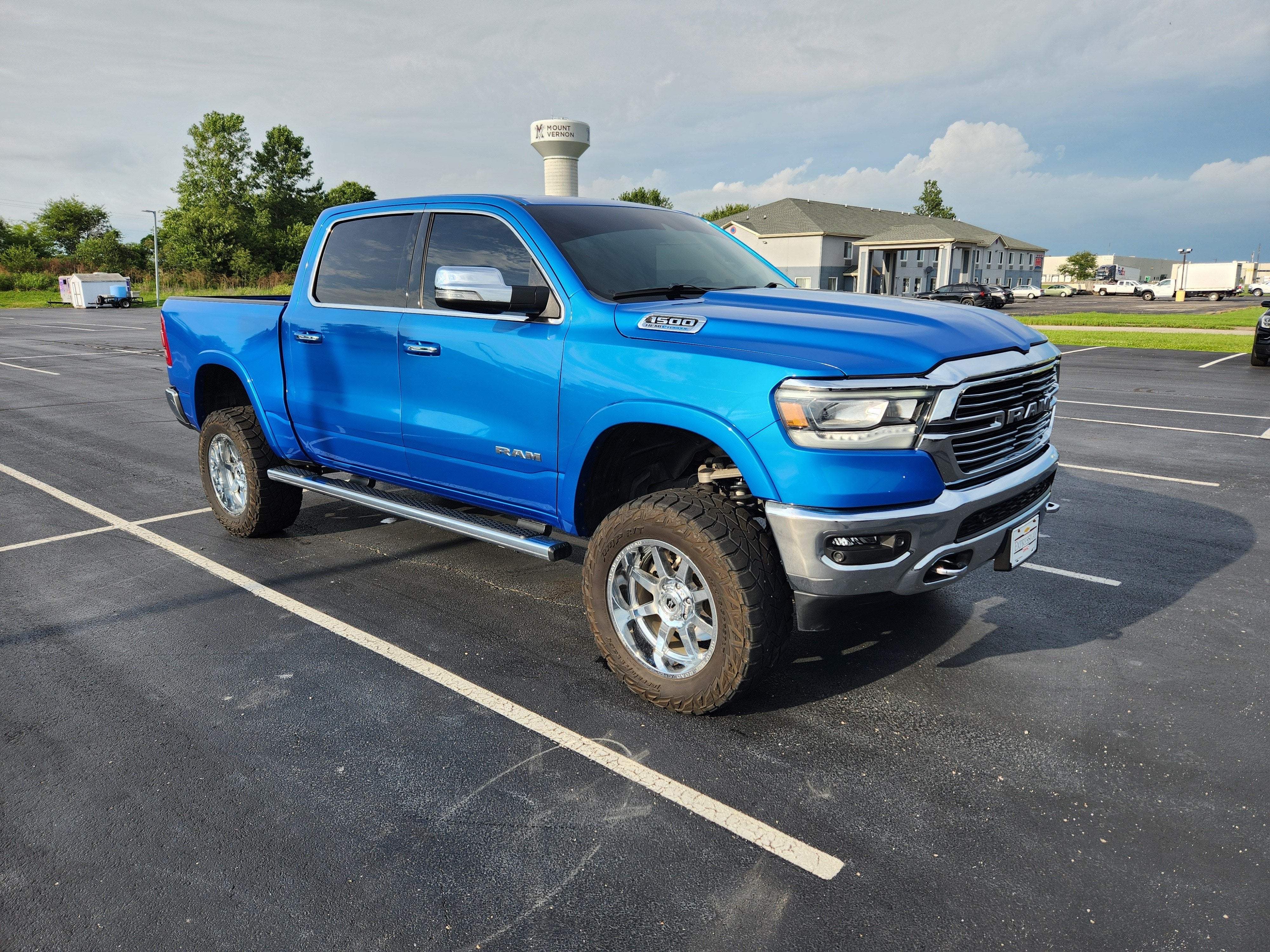 2022 RAM 1500 Laramie Crew Cab 4x4 5'7" Box