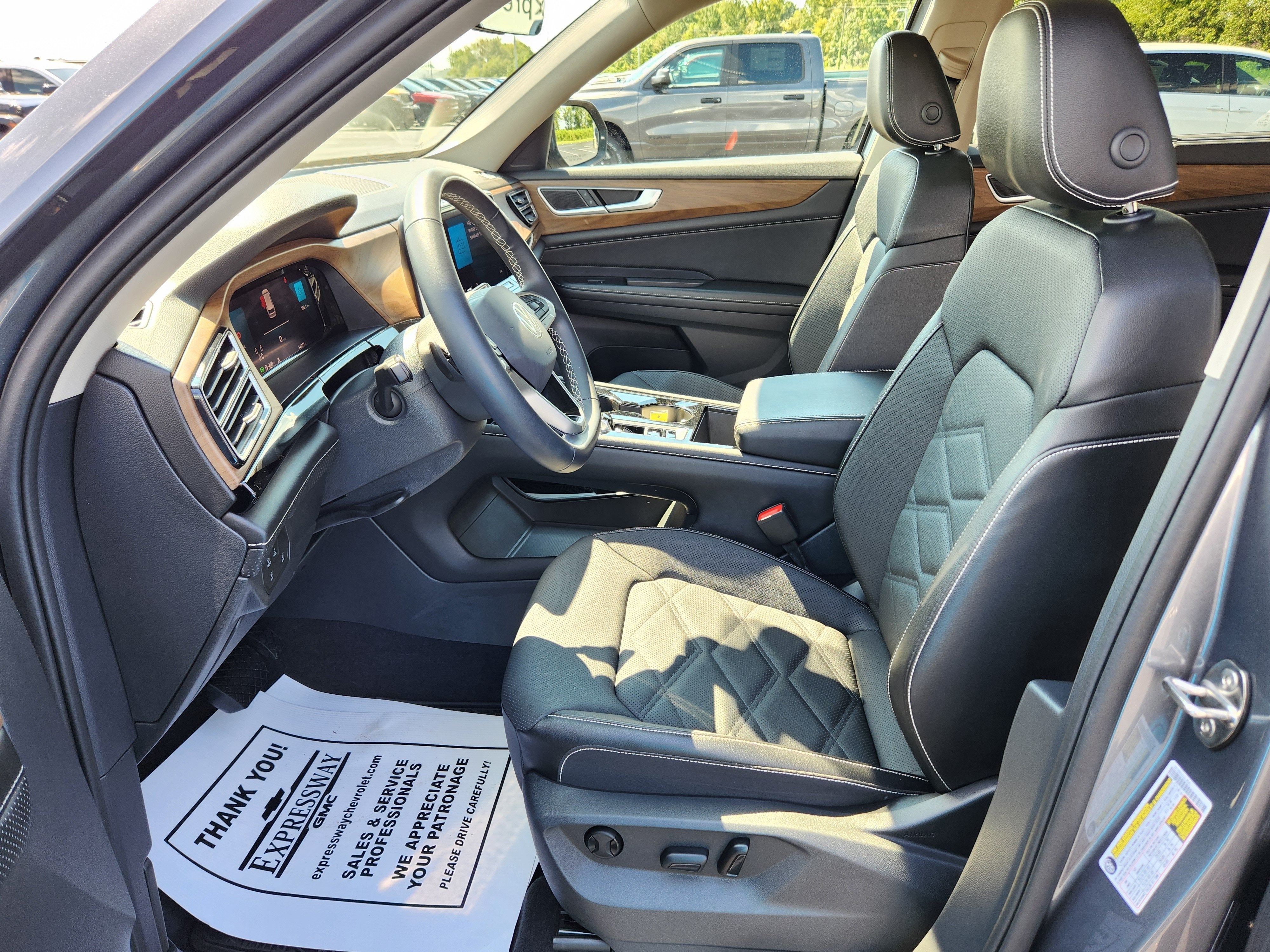2024 Volkswagen Atlas 2.0T SE w/Technology