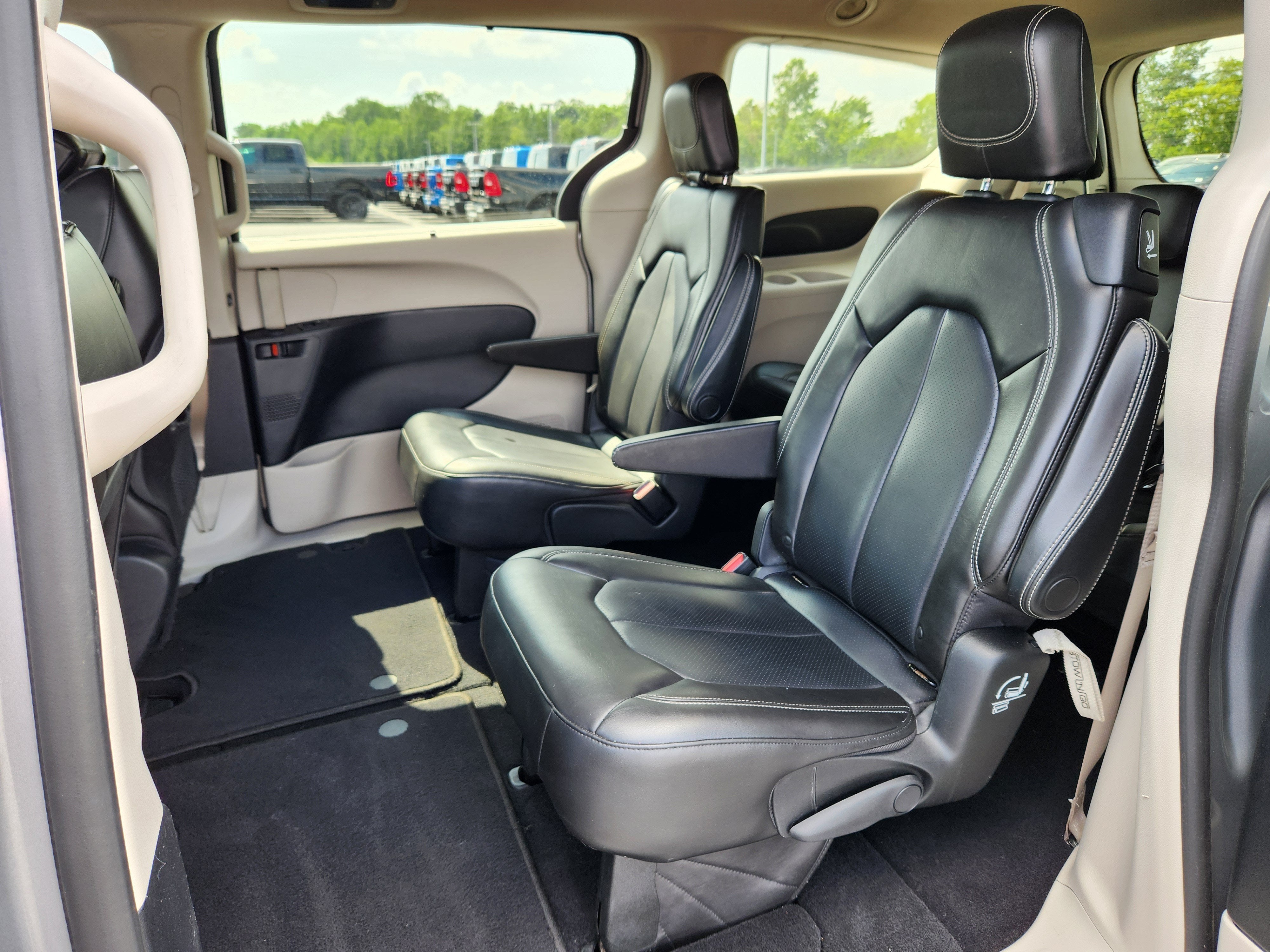 2021 Chrysler Voyager LXI