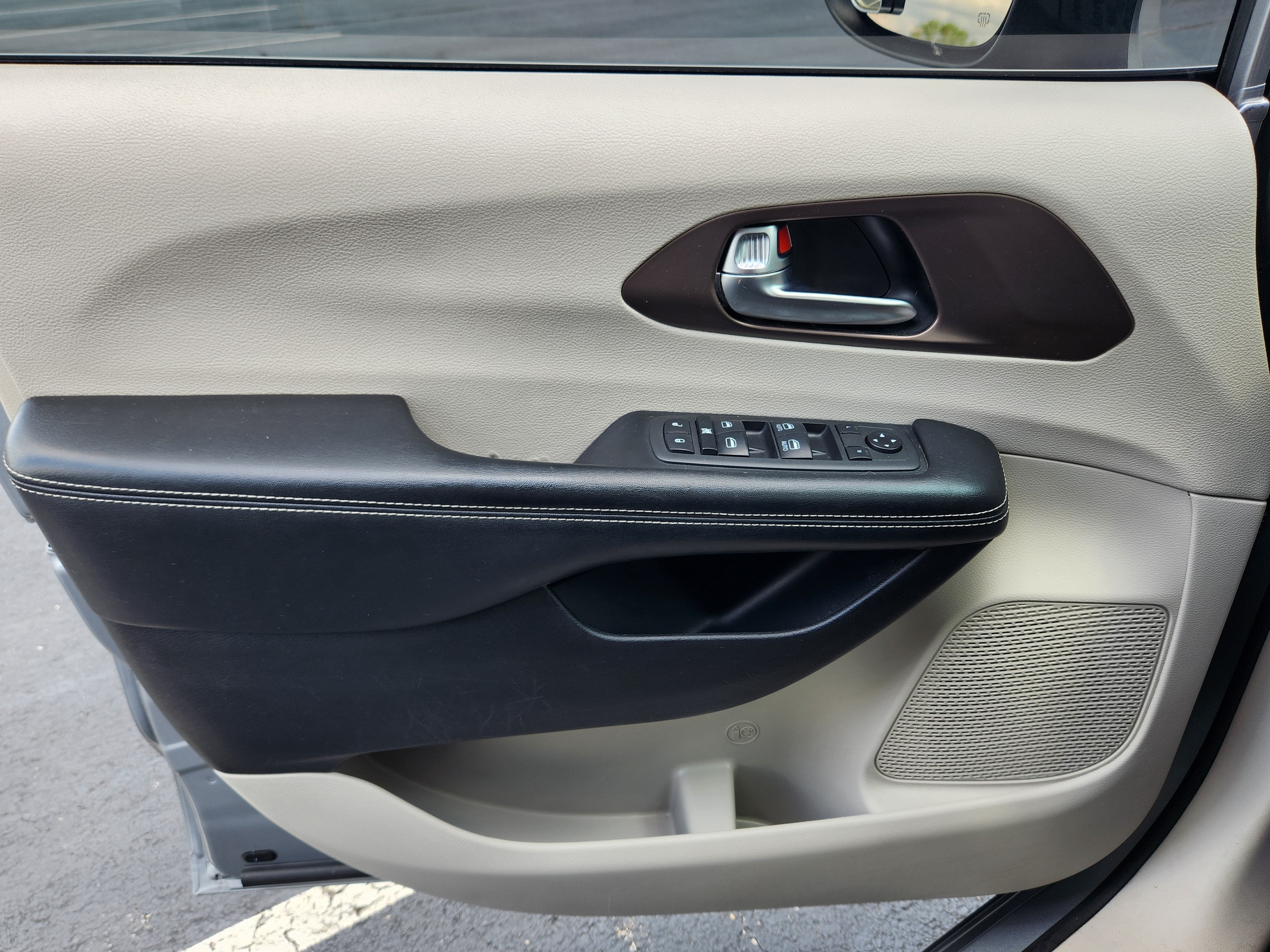 2021 Chrysler Voyager LXI