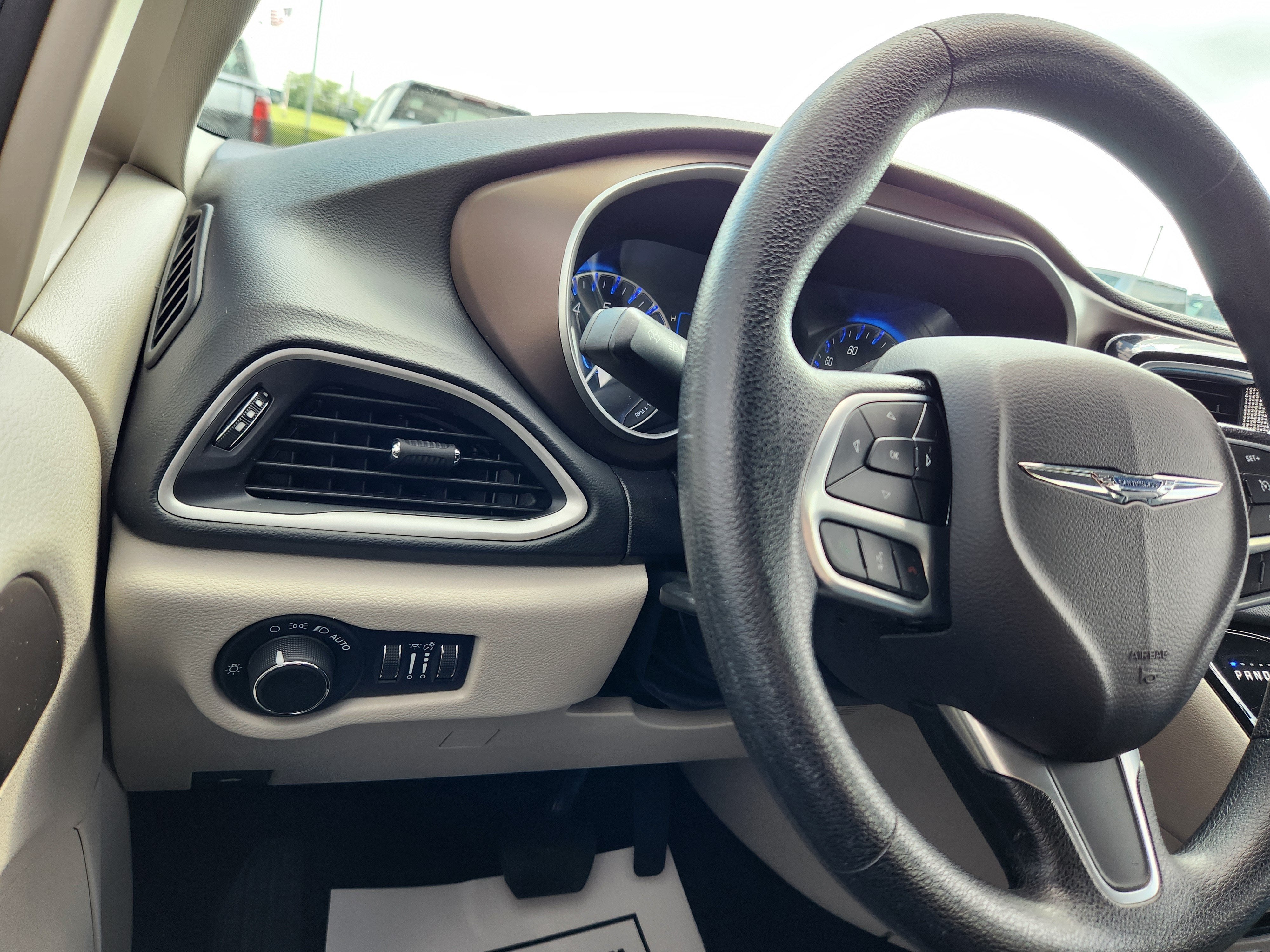 2021 Chrysler Voyager LXI