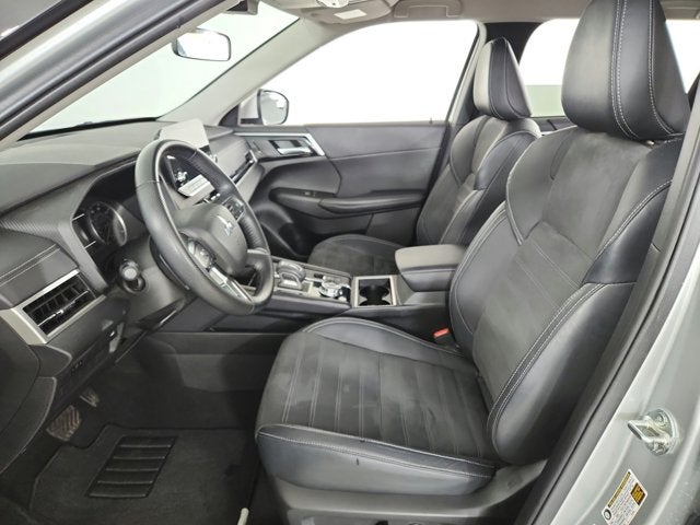 2023 Mitsubishi Outlander Base