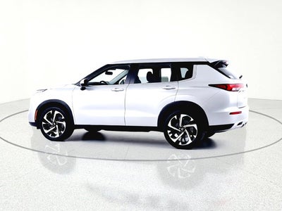 2023 Mitsubishi Outlander Base