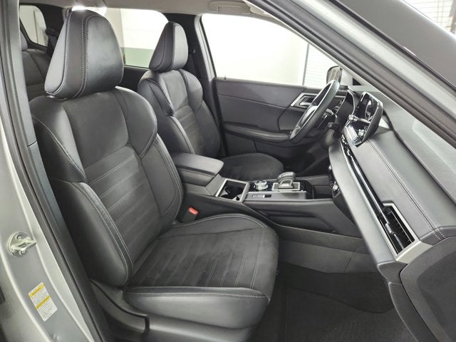 2023 Mitsubishi Outlander Base