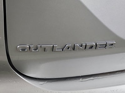 2023 Mitsubishi Outlander Base