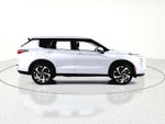 2023 Mitsubishi Outlander Base