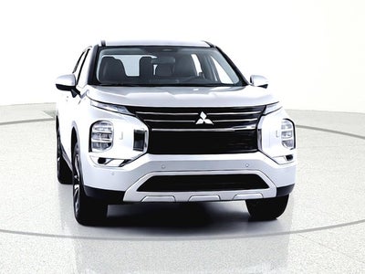 2023 Mitsubishi Outlander Base