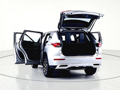 2023 Mitsubishi Outlander Base