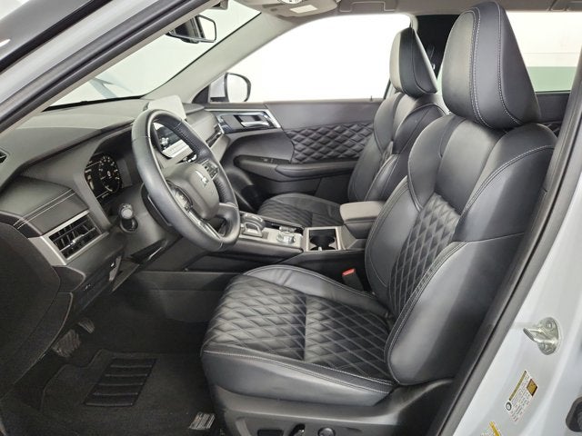 2022 Mitsubishi Outlander Base