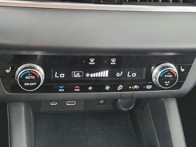 2022 Mitsubishi Outlander Base