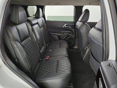 2022 Mitsubishi Outlander Base