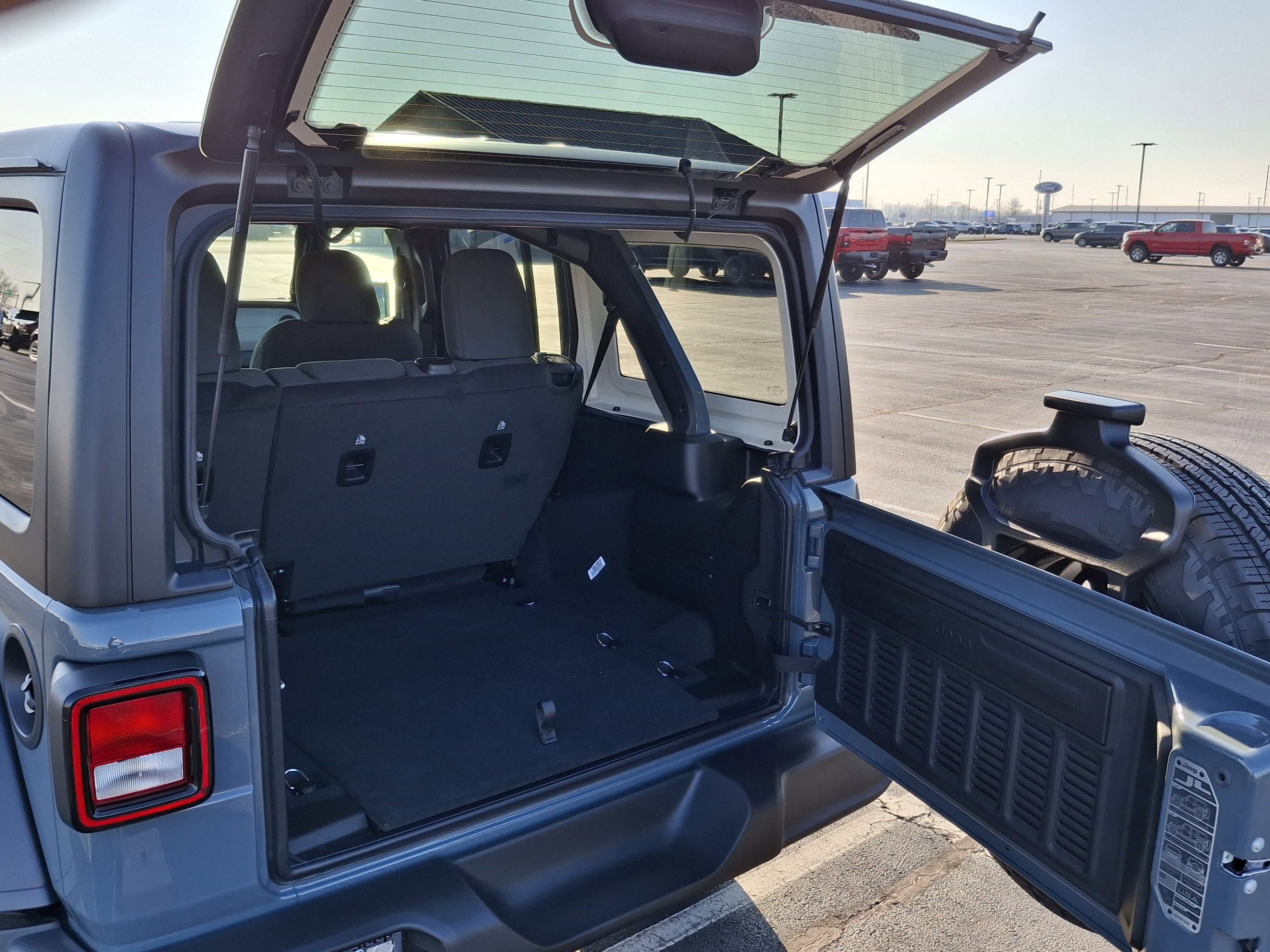 2026 Jeep 4 Dr Wrangler Sport