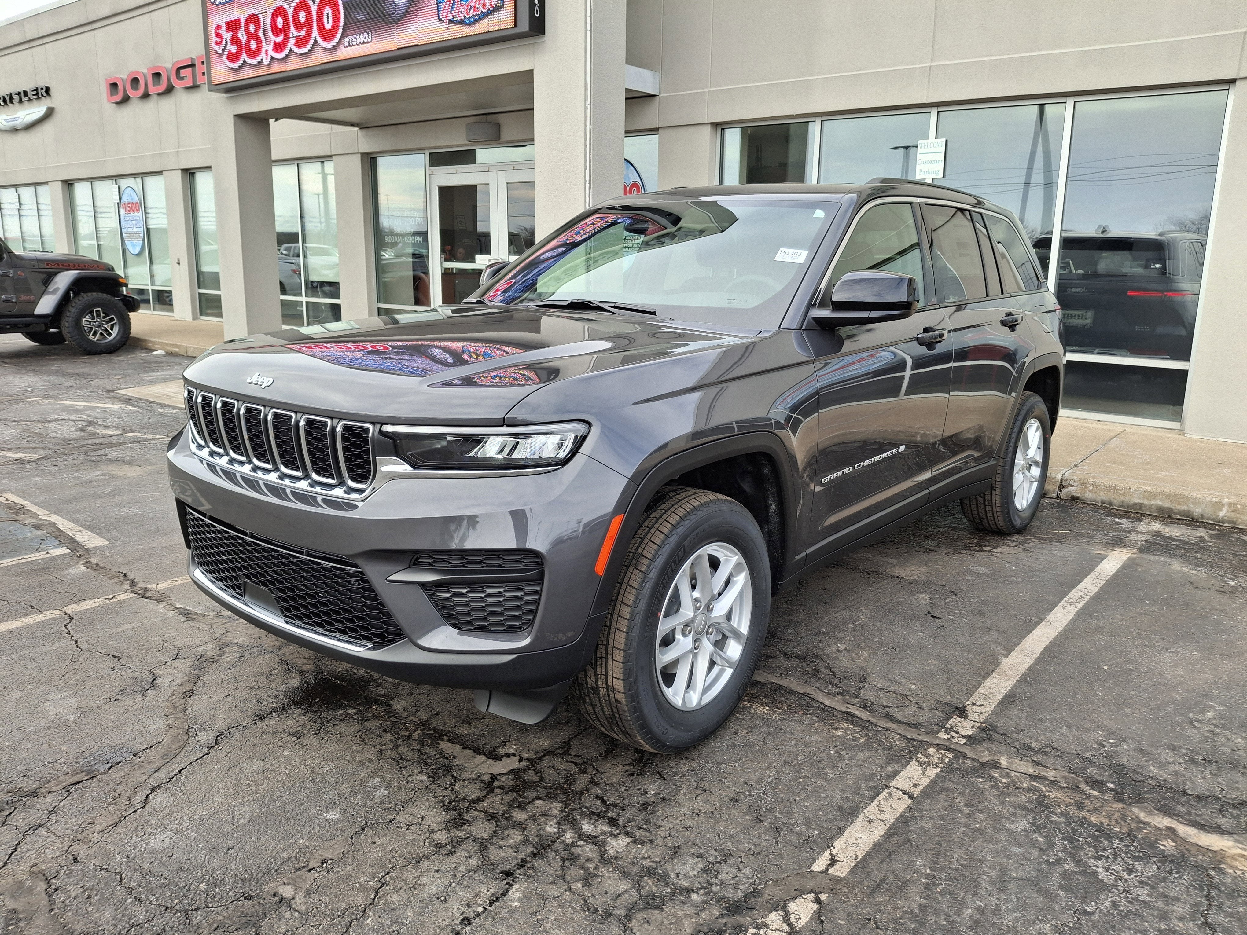 2026 Jeep Grand Cherokee Laredo