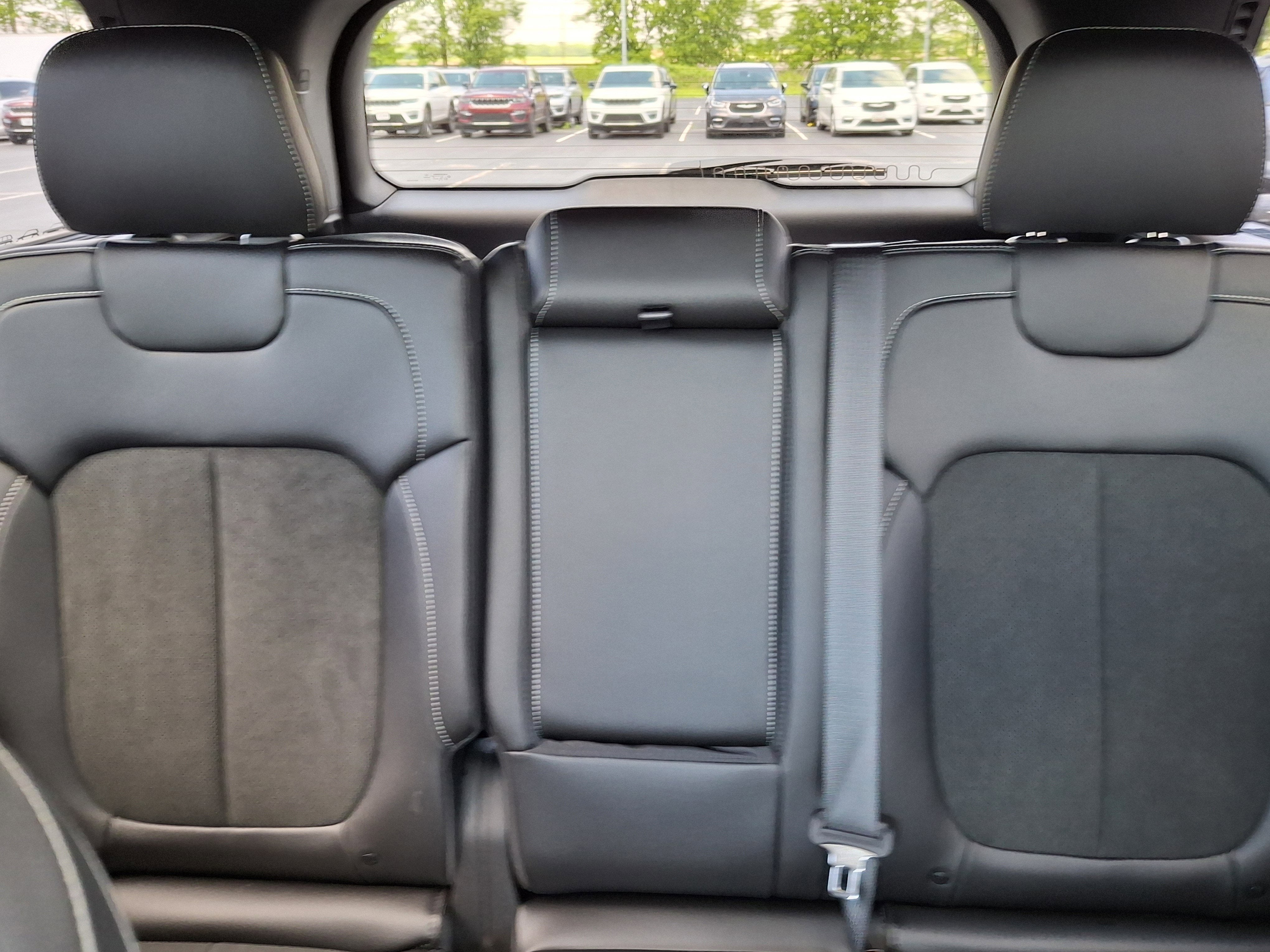 2026 Jeep Grand Cherokee Laredo Altitude