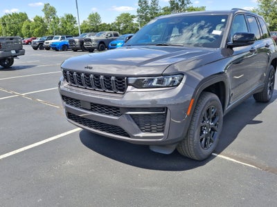 2026 Jeep Grand Cherokee Laredo Altitude