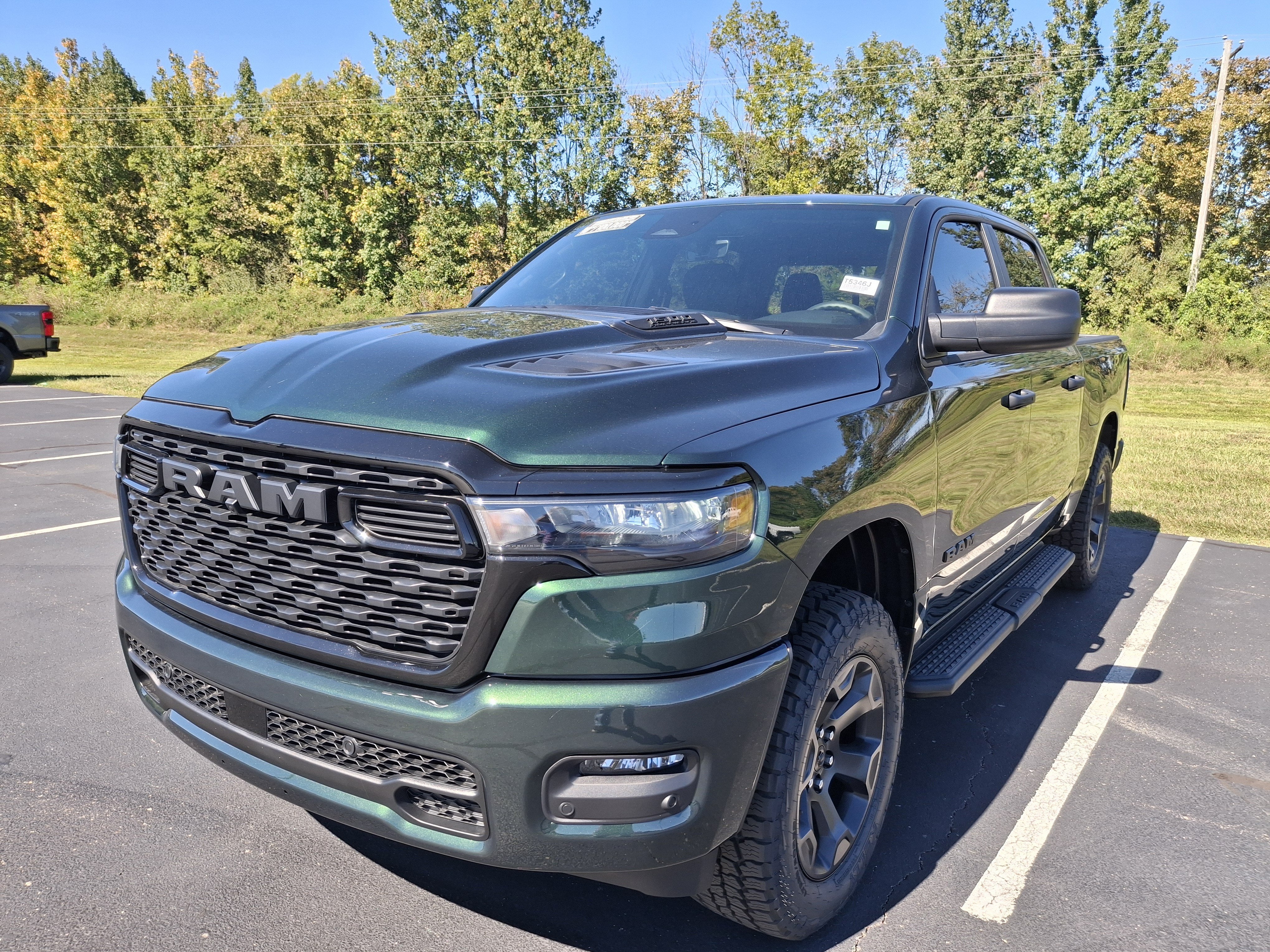 2026 RAM 1500 Express 4x4 Crew Cab 5'7 Box