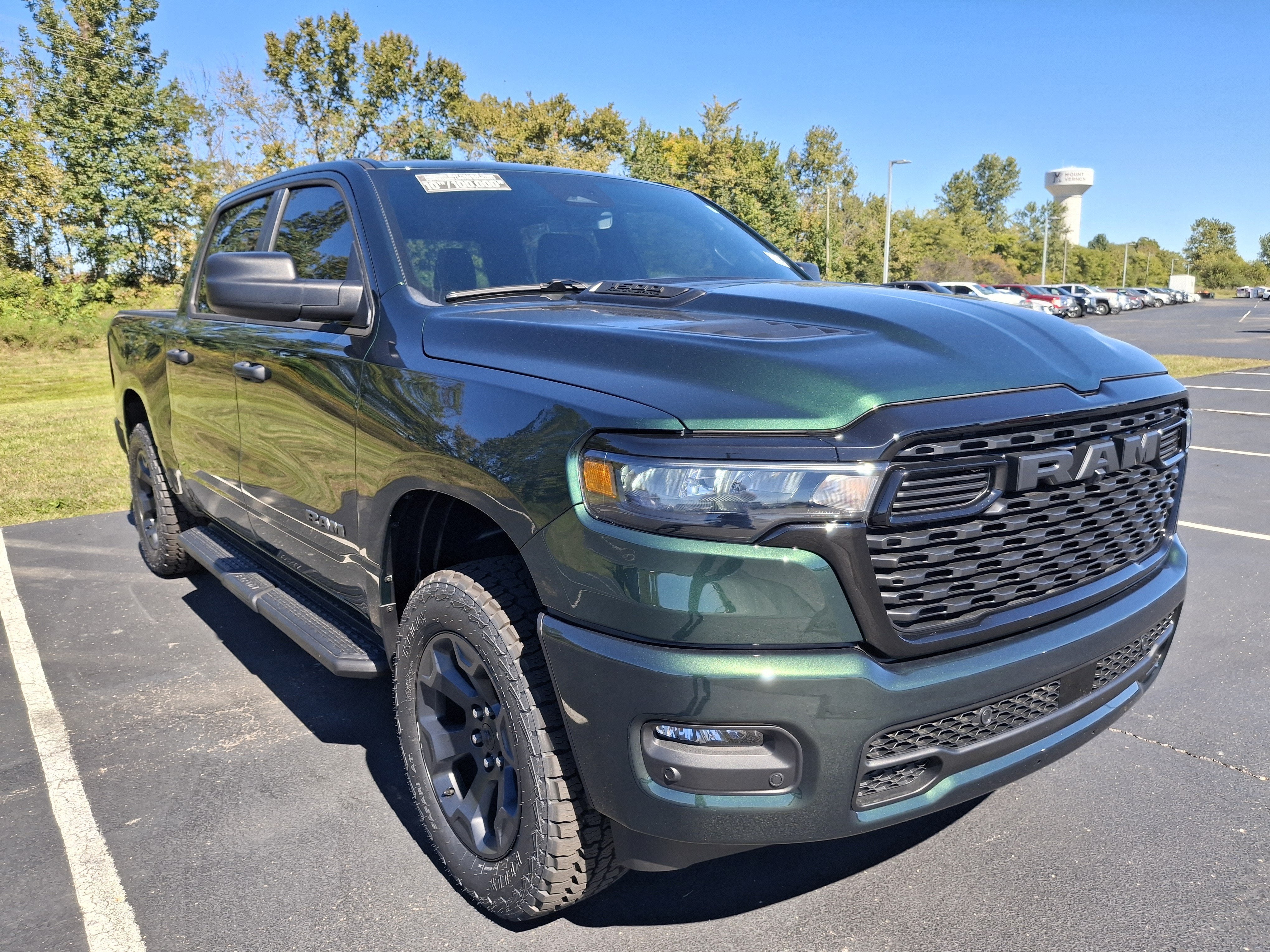 2026 RAM 1500 Express 4x4 Crew Cab 5'7 Box