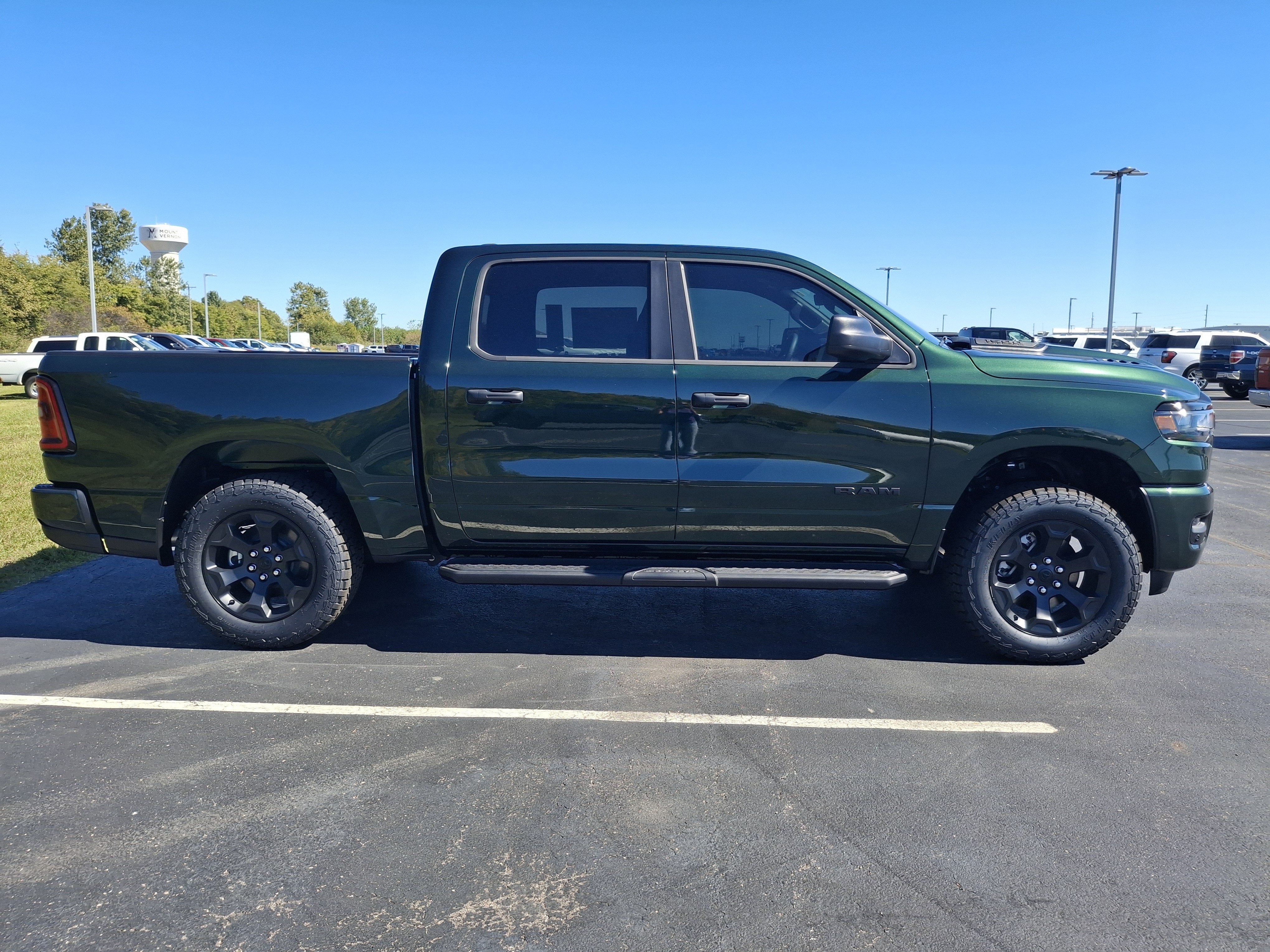 2026 RAM 1500 Express 4x4 Crew Cab 5'7 Box