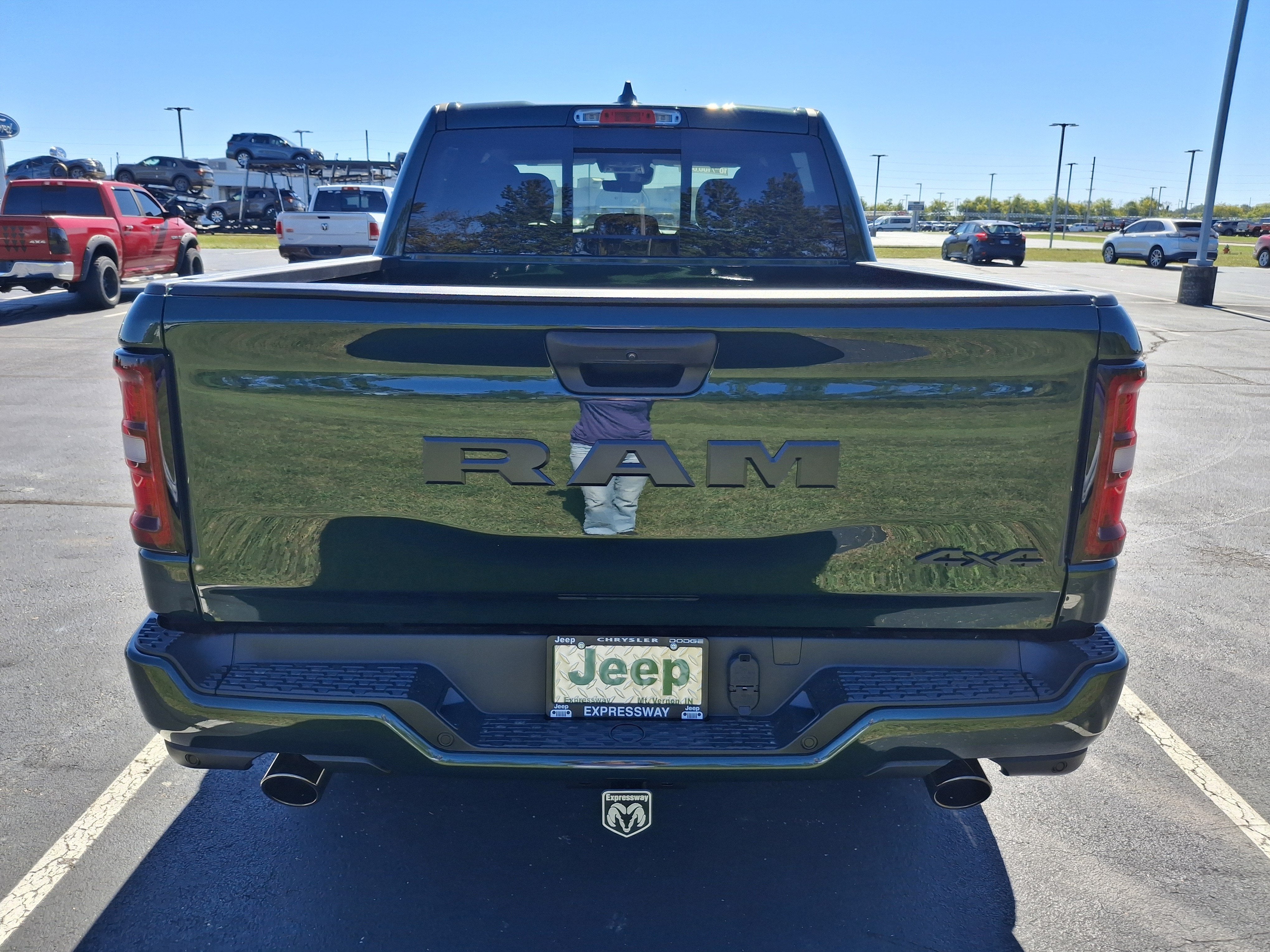 2026 RAM 1500 Express 4x4 Crew Cab 5'7 Box