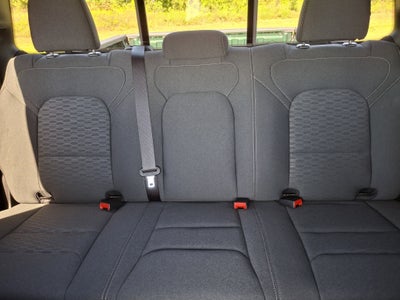 2026 RAM 1500 Express 4x4 Crew Cab 5'7 Box
