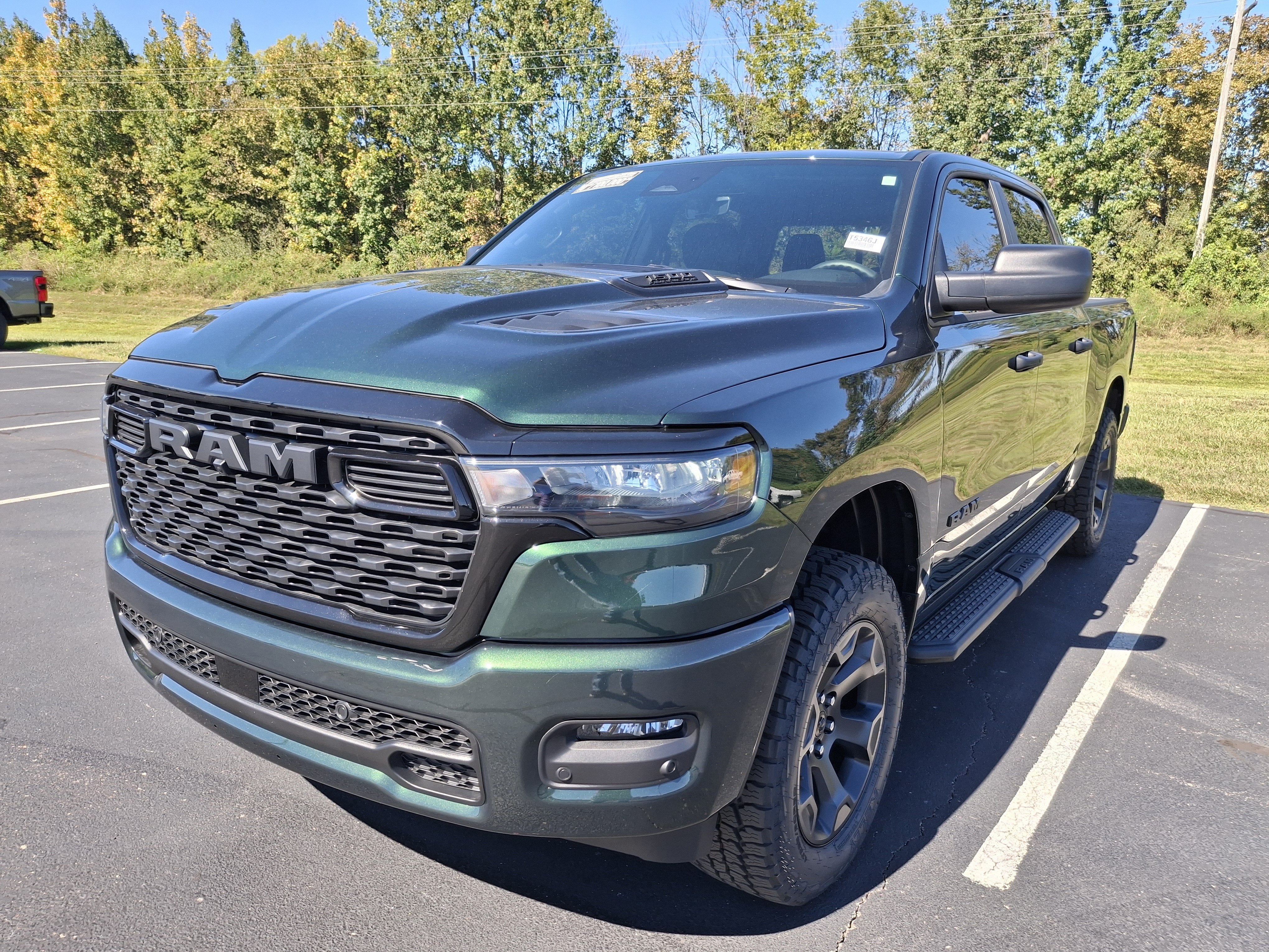 2026 RAM 1500 Express 4x4 Crew Cab 5'7 Box