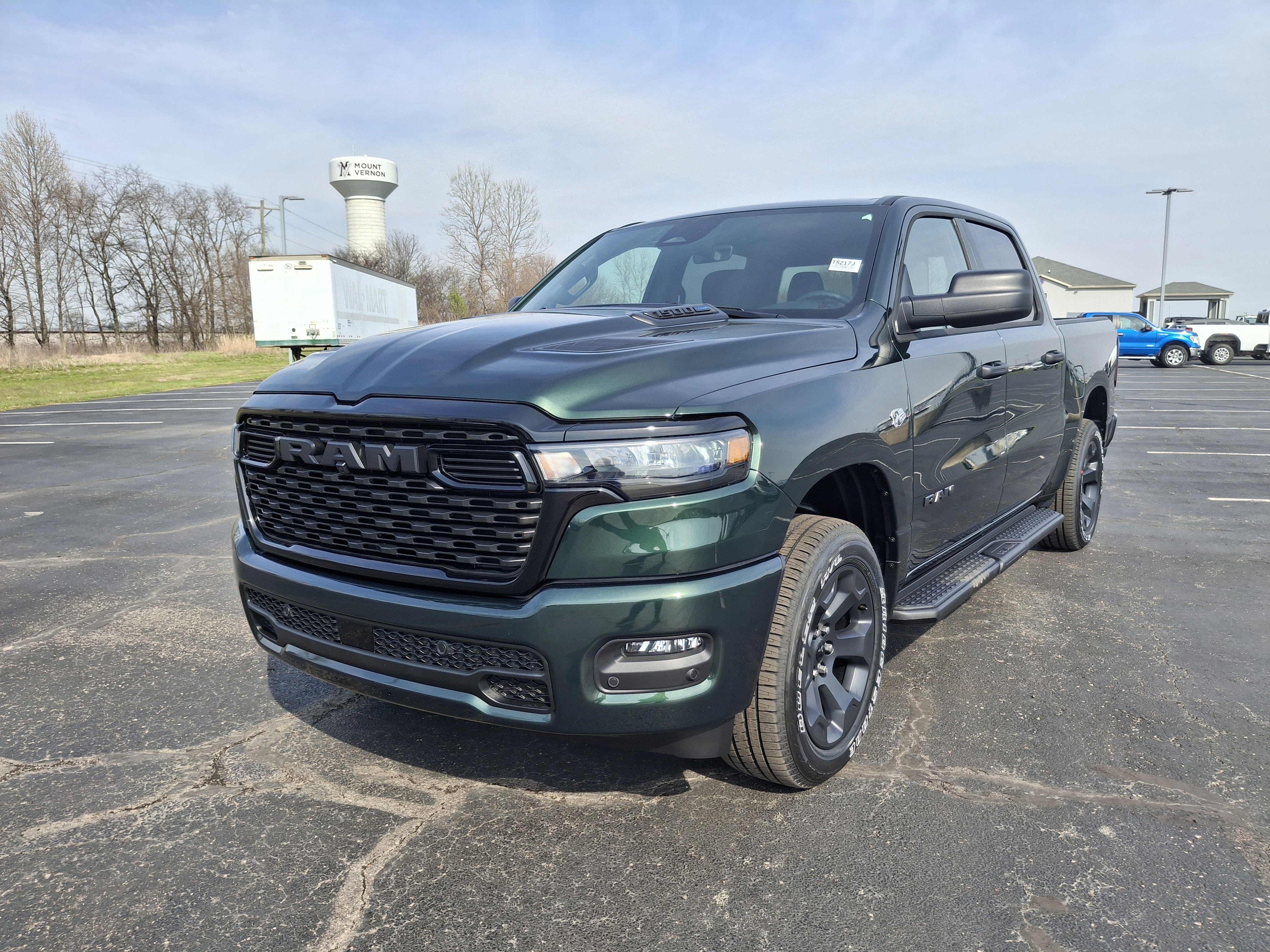 2026 RAM 1500 Express 4x4 Crew Cab 5'7 Box