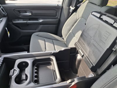 2026 RAM 1500 Express 4x4 Crew Cab 5'7 Box