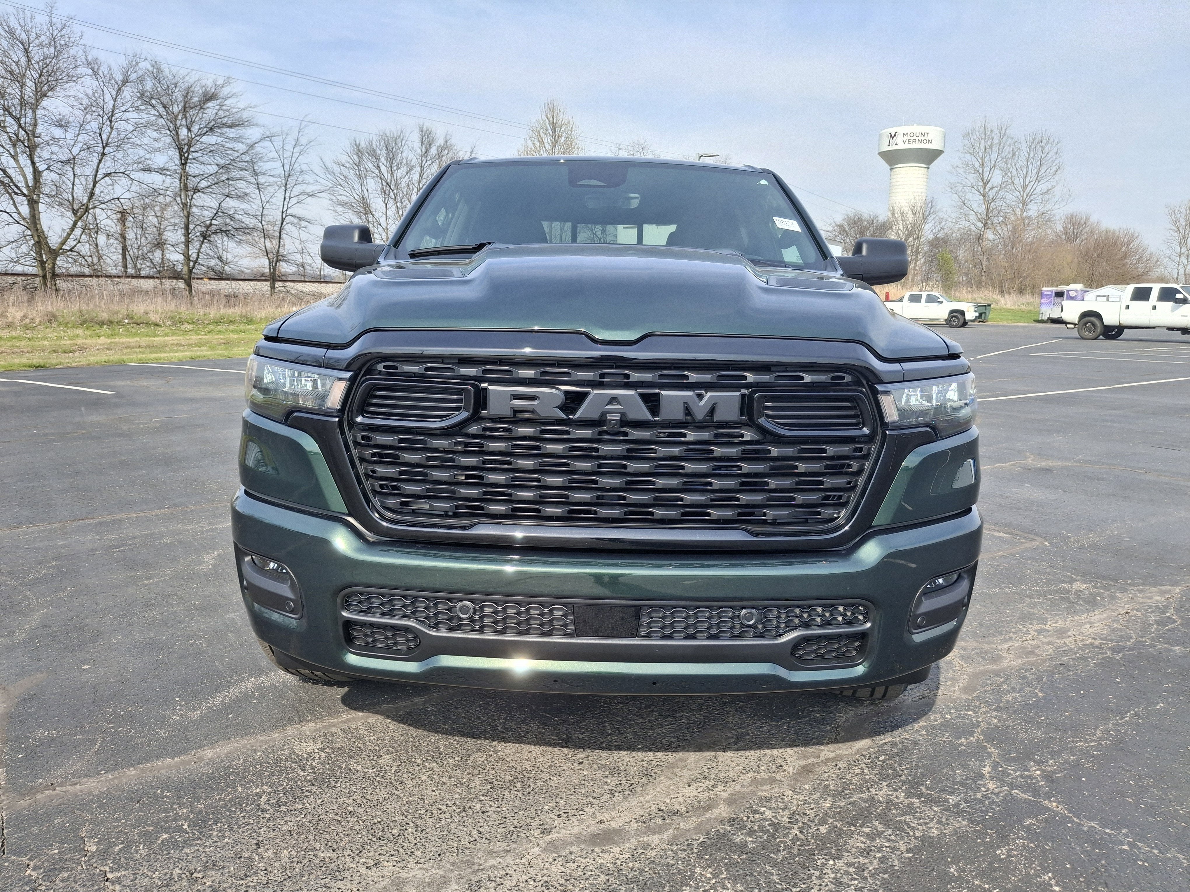 2026 RAM 1500 Express 4x4 Crew Cab 5'7 Box