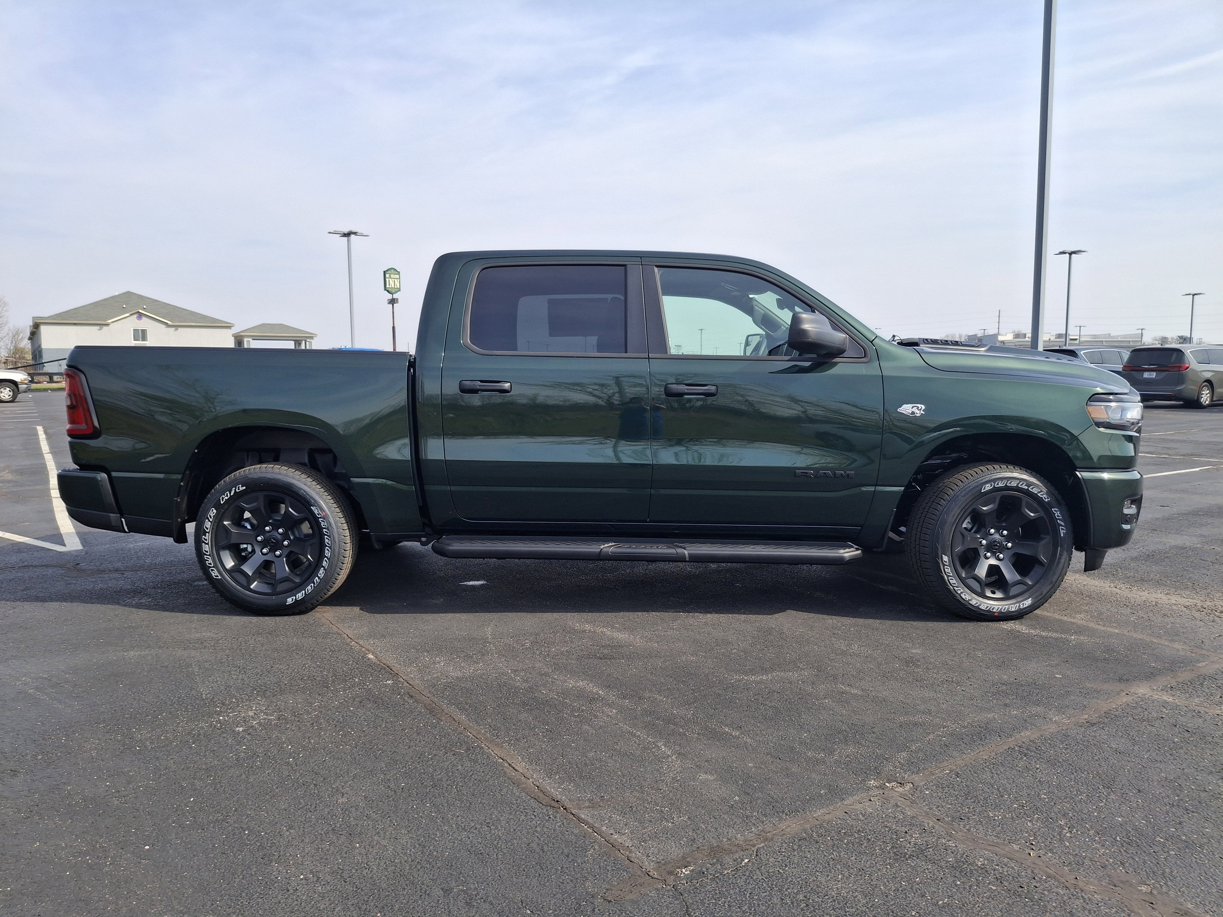 2026 RAM 1500 Express 4x4 Crew Cab 5'7 Box