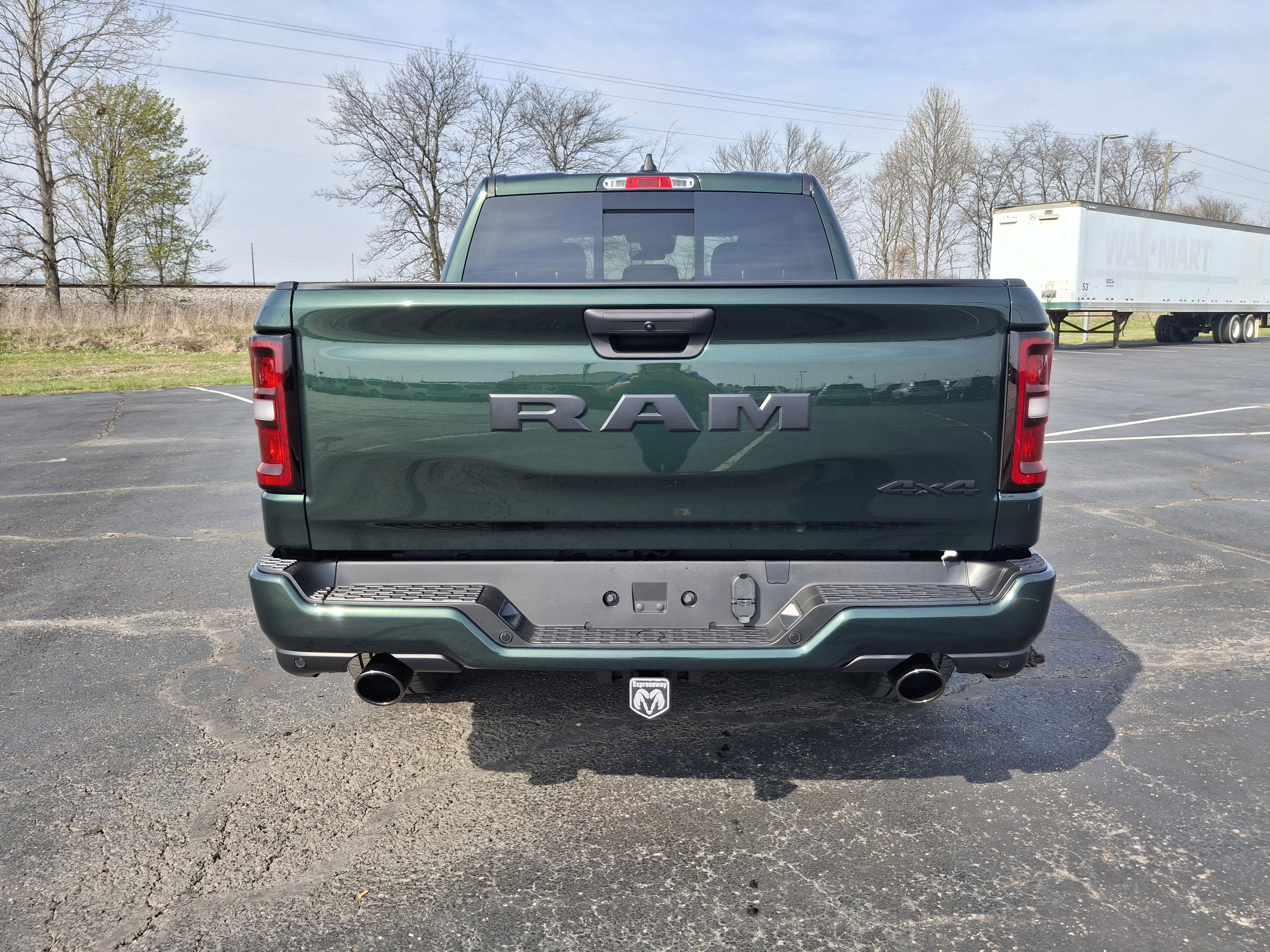 2026 RAM 1500 Express 4x4 Crew Cab 5'7 Box