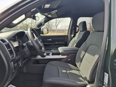 2026 RAM 1500 Express 4x4 Crew Cab 5'7 Box