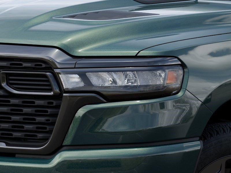 2026 RAM 1500 Express 4x4 Crew Cab 5'7 Box