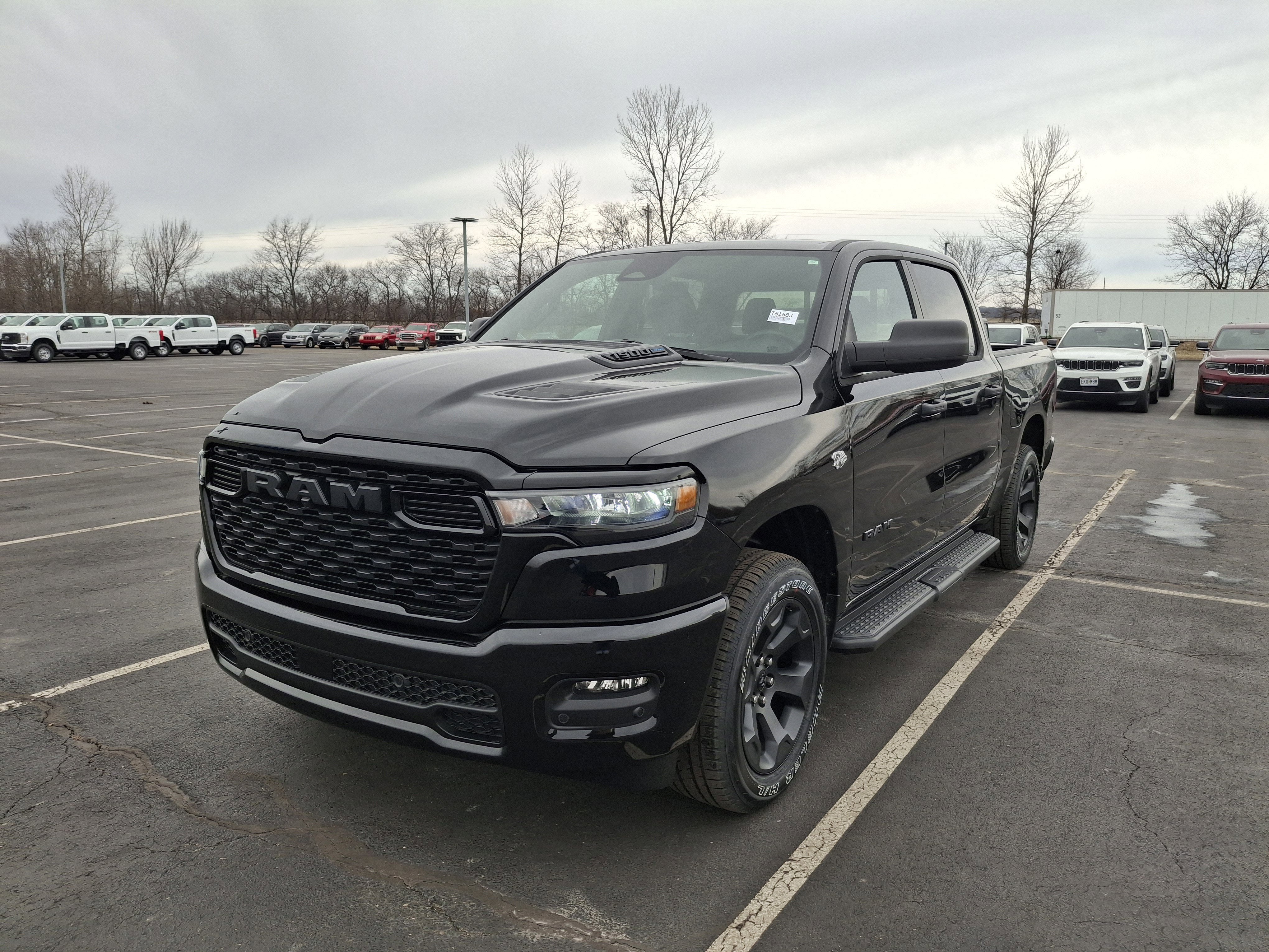 2026 RAM 1500 Express 4x4 Crew Cab 5'7 Box