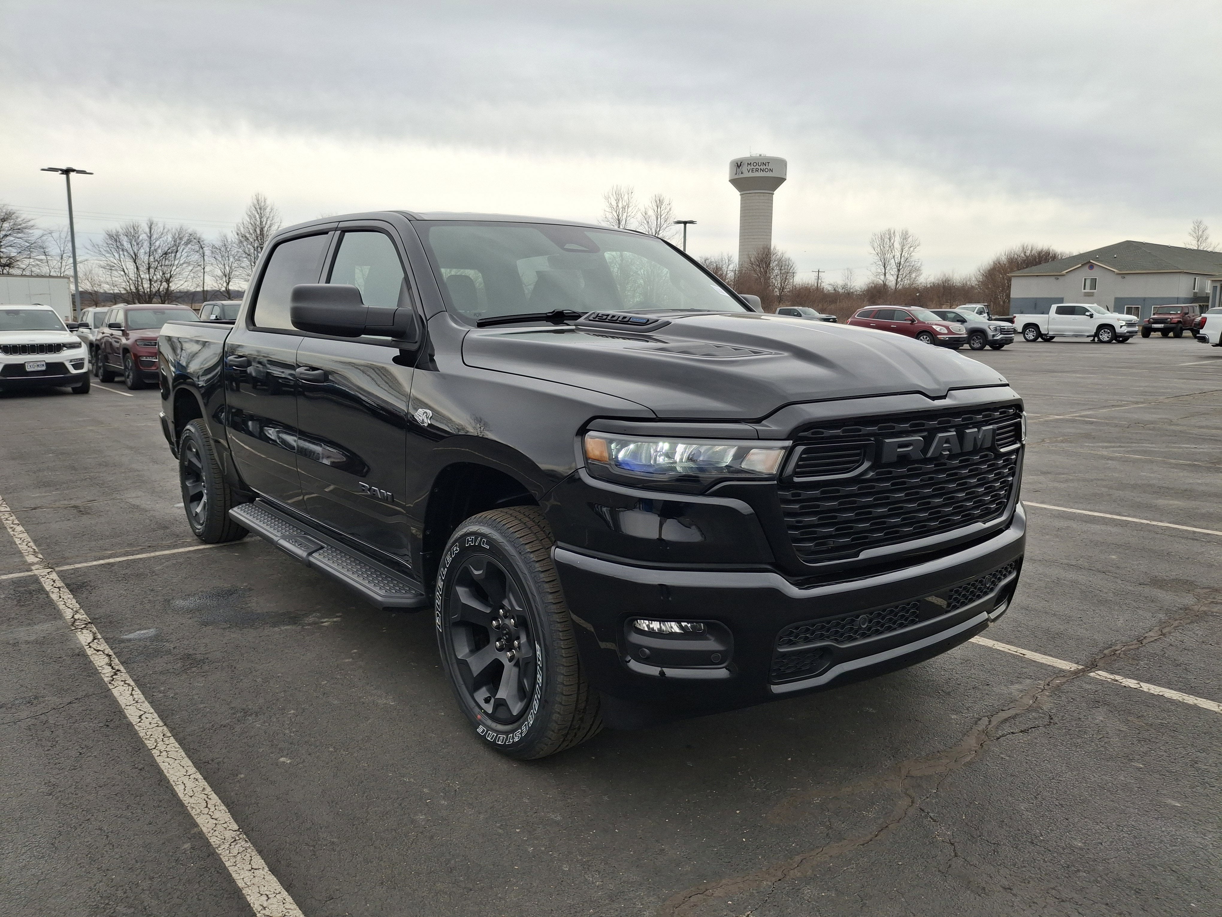 2026 RAM 1500 Express 4x4 Crew Cab 5'7 Box