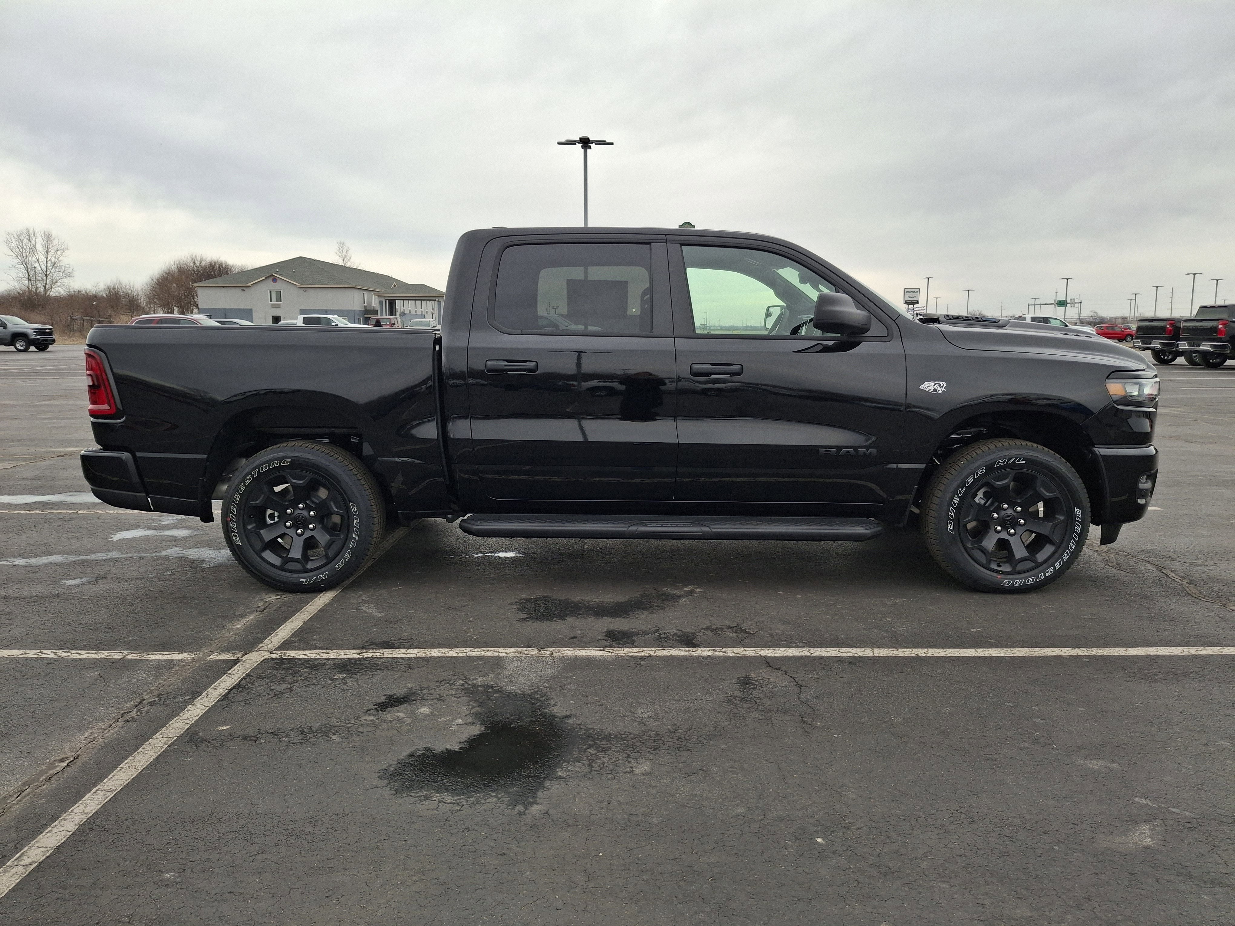 2026 RAM 1500 Express 4x4 Crew Cab 5'7 Box