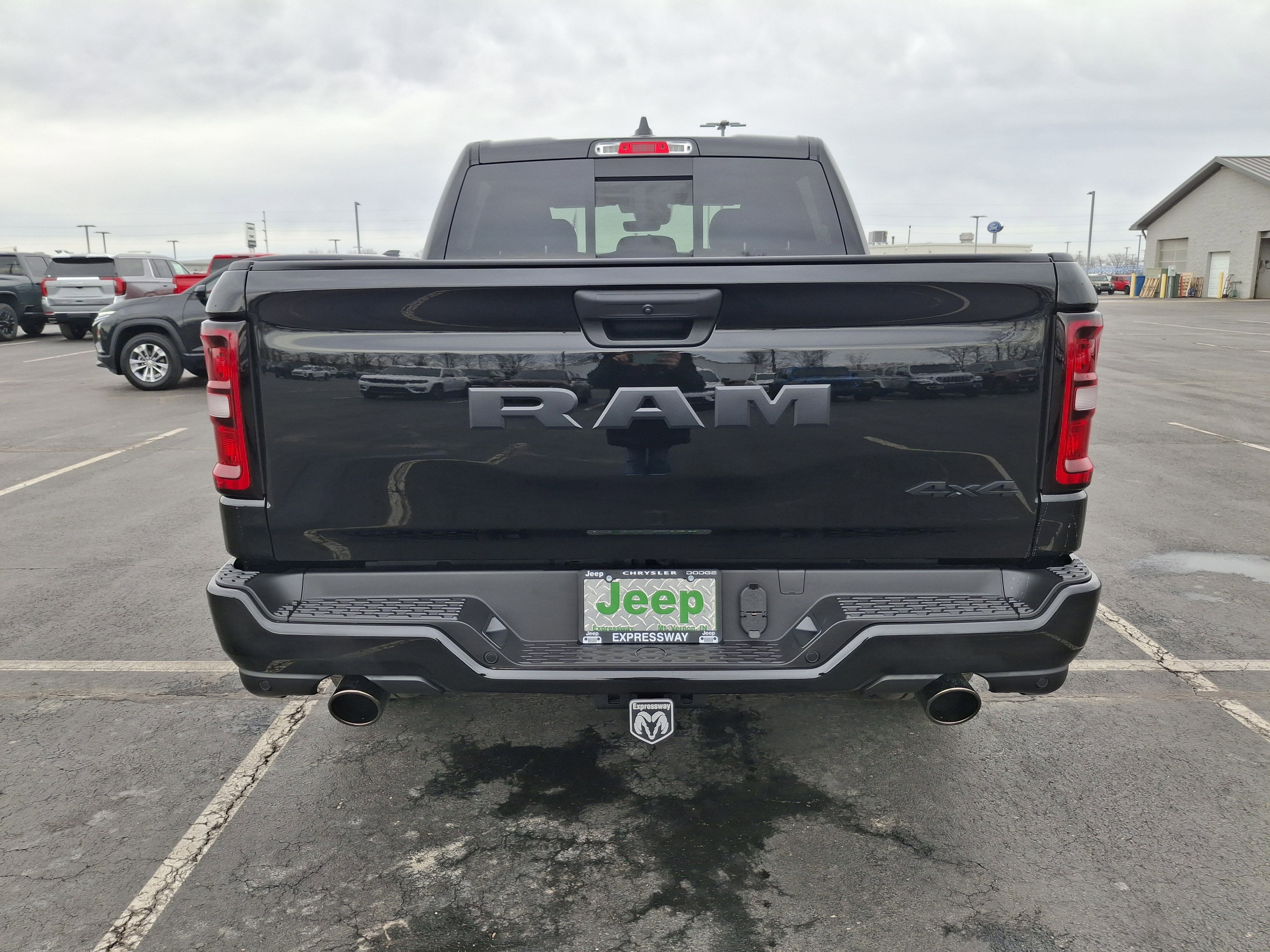 2026 RAM 1500 Express 4x4 Crew Cab 5'7 Box