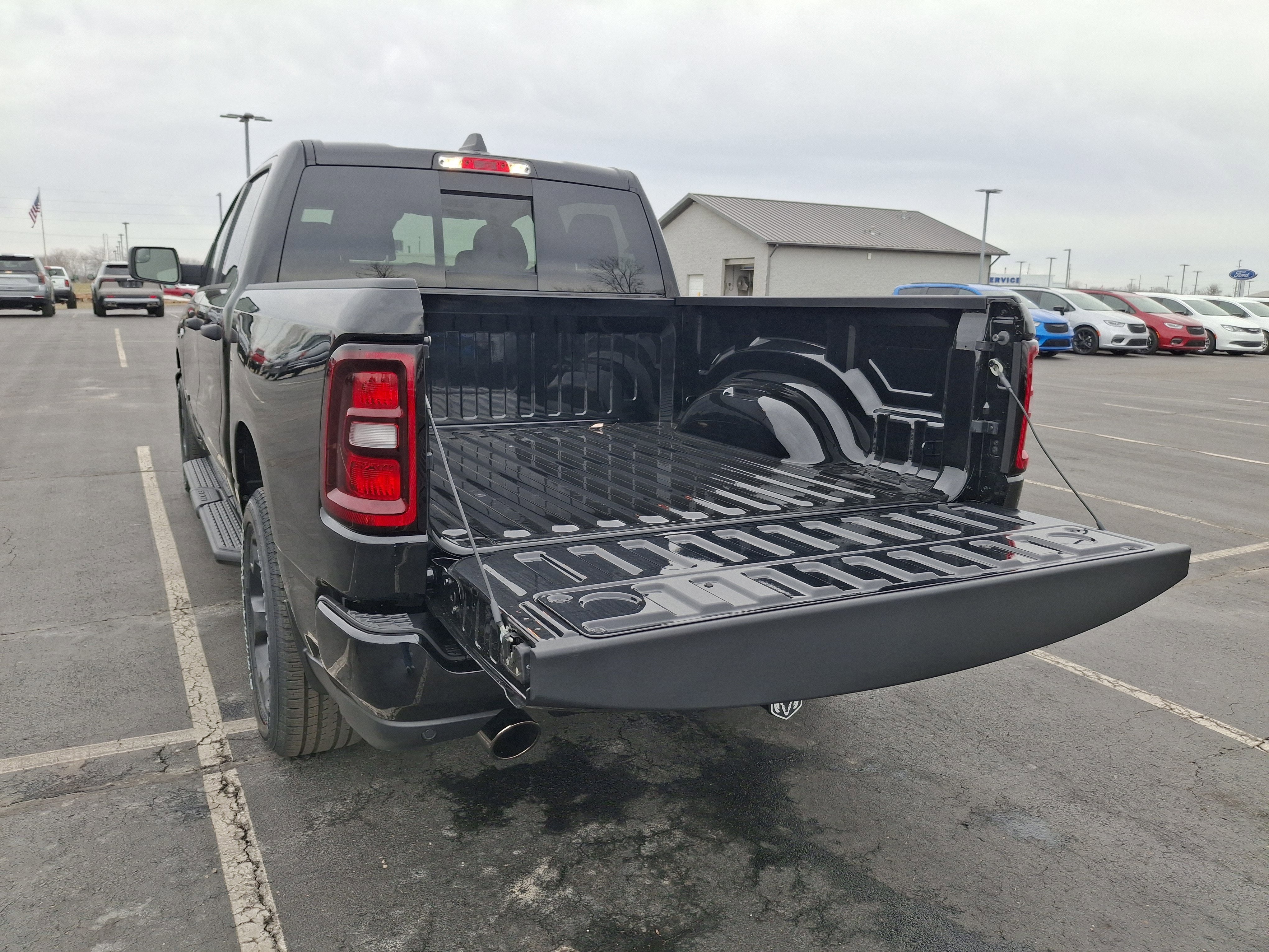 2026 RAM 1500 Express 4x4 Crew Cab 5'7 Box