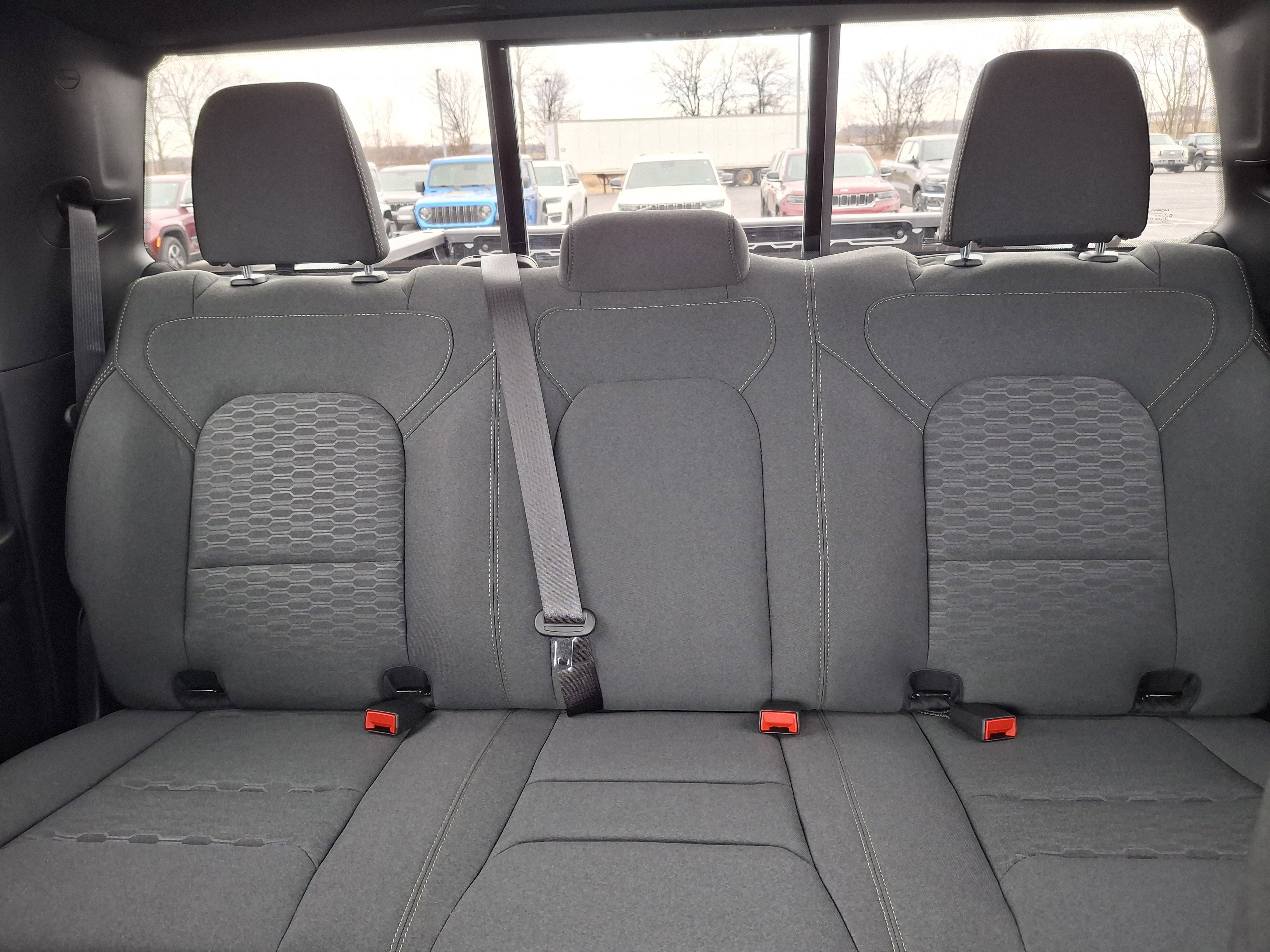 2026 RAM 1500 Express 4x4 Crew Cab 5'7 Box