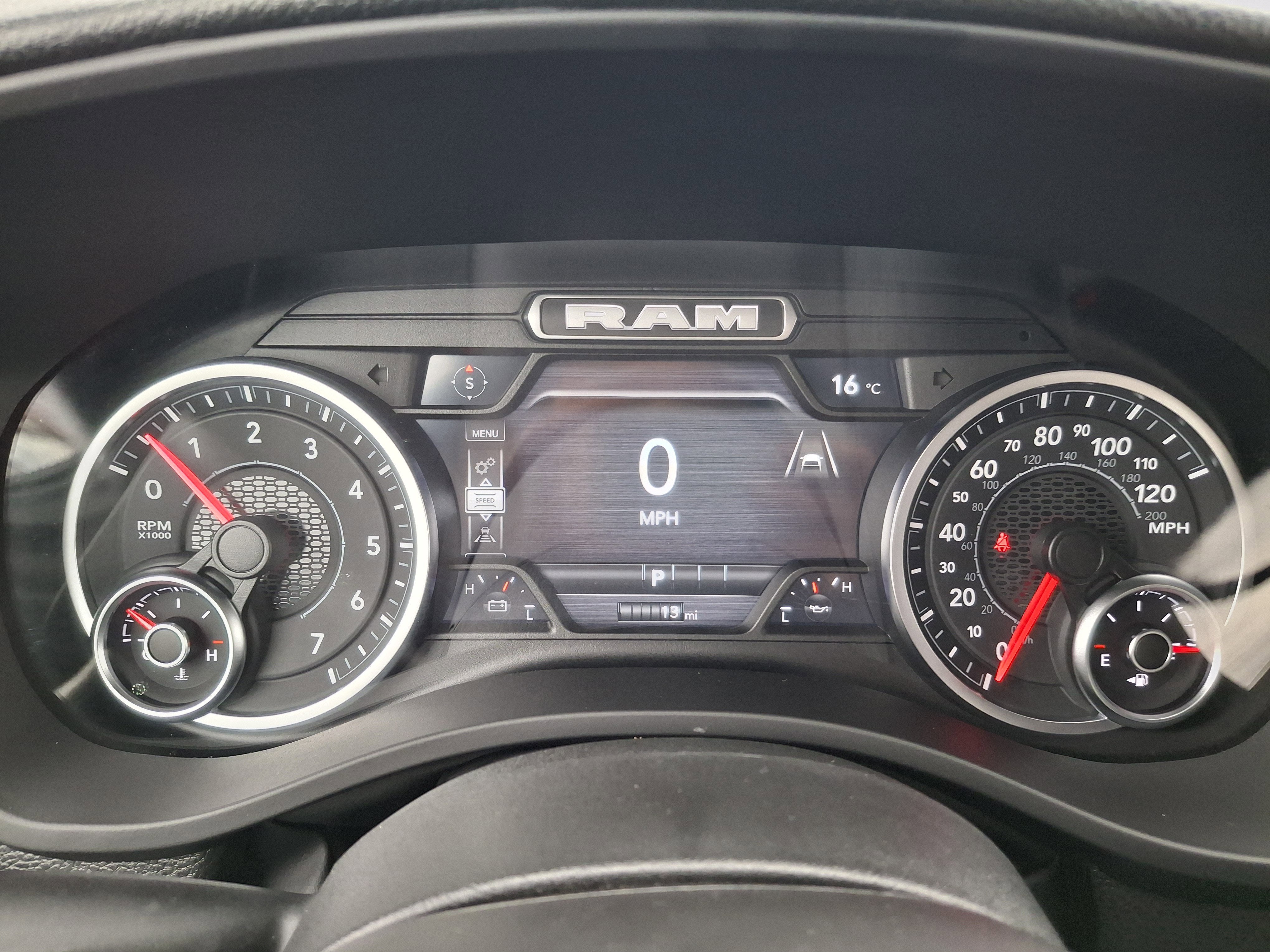 2026 RAM 1500 Express 4x4 Crew Cab 5'7 Box