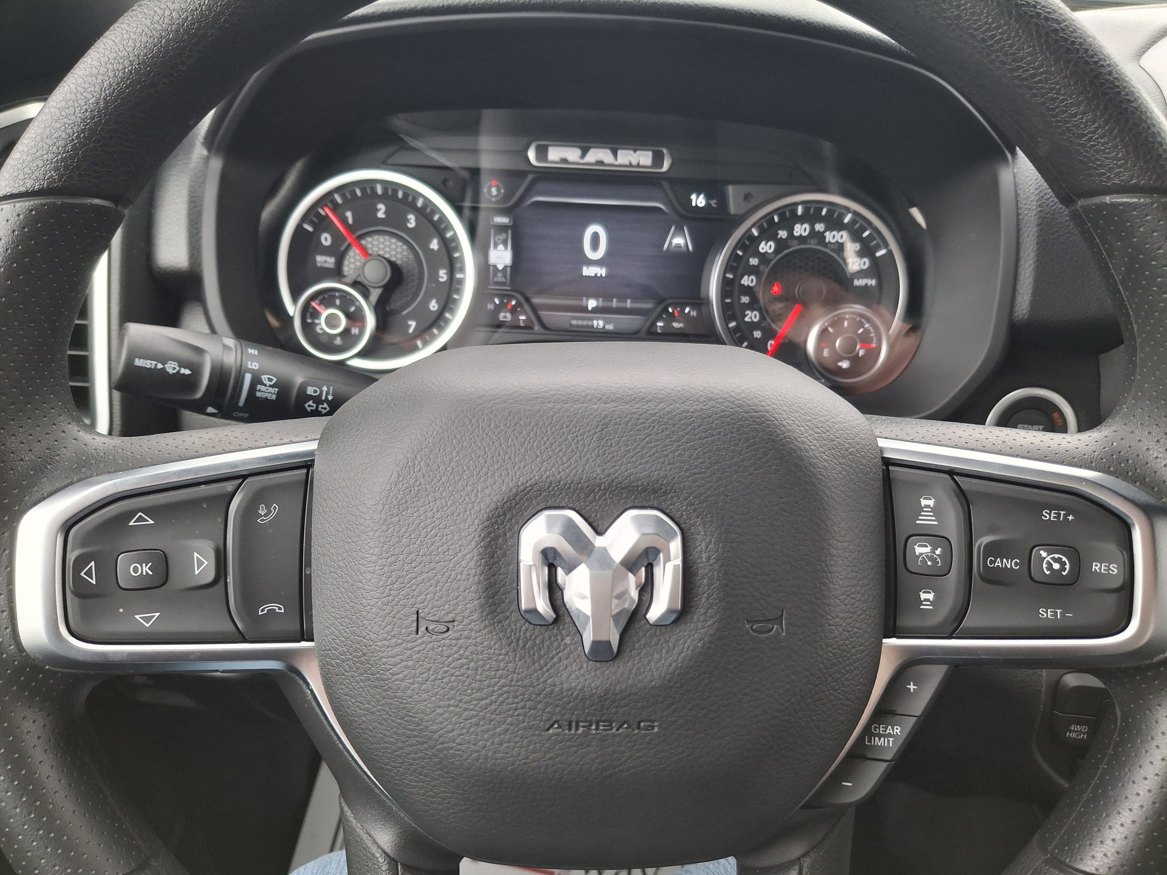 2026 RAM 1500 Express 4x4 Crew Cab 5'7 Box