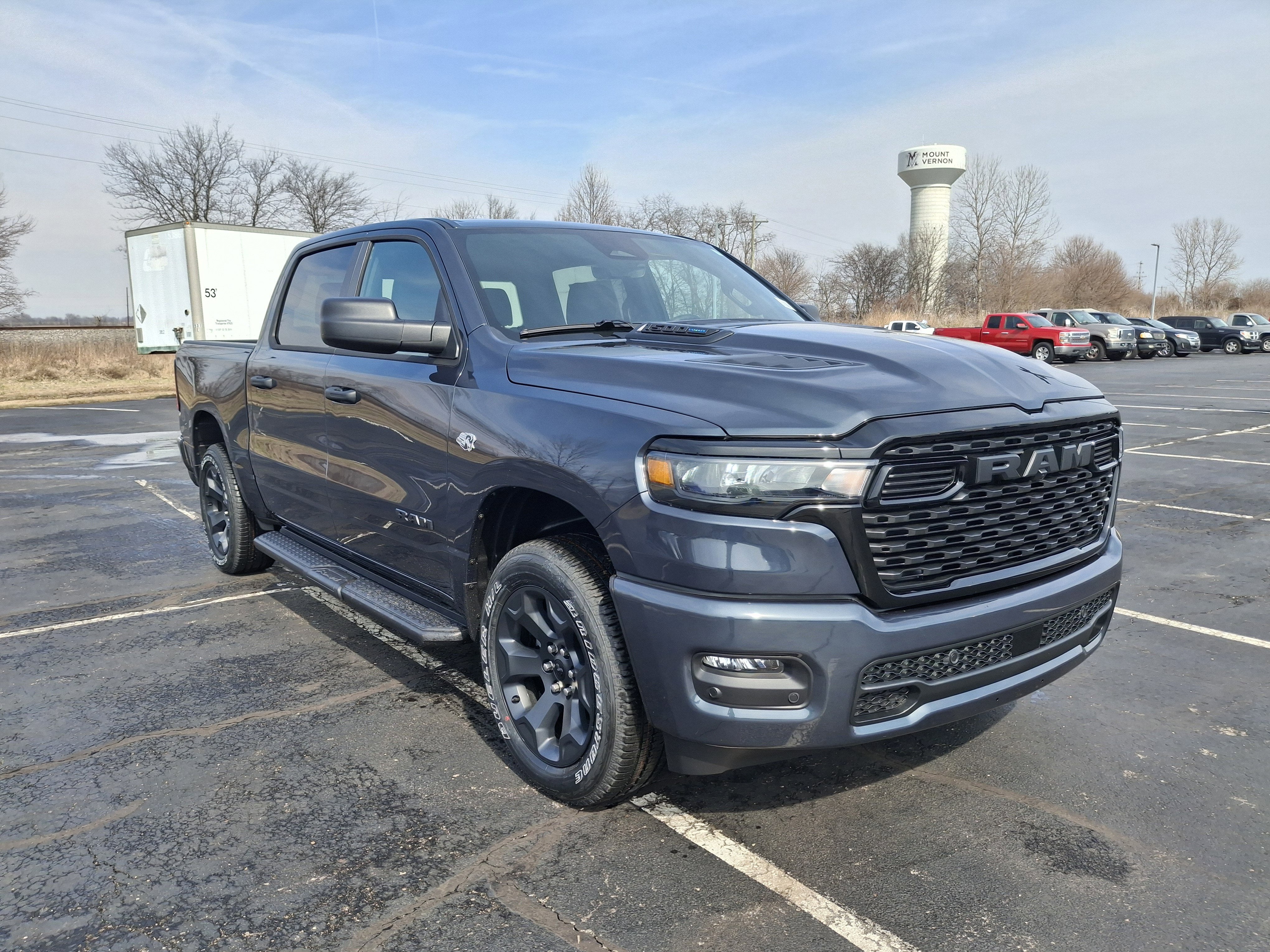 2026 RAM 1500 Express 4x4 Crew Cab 5'7 Box