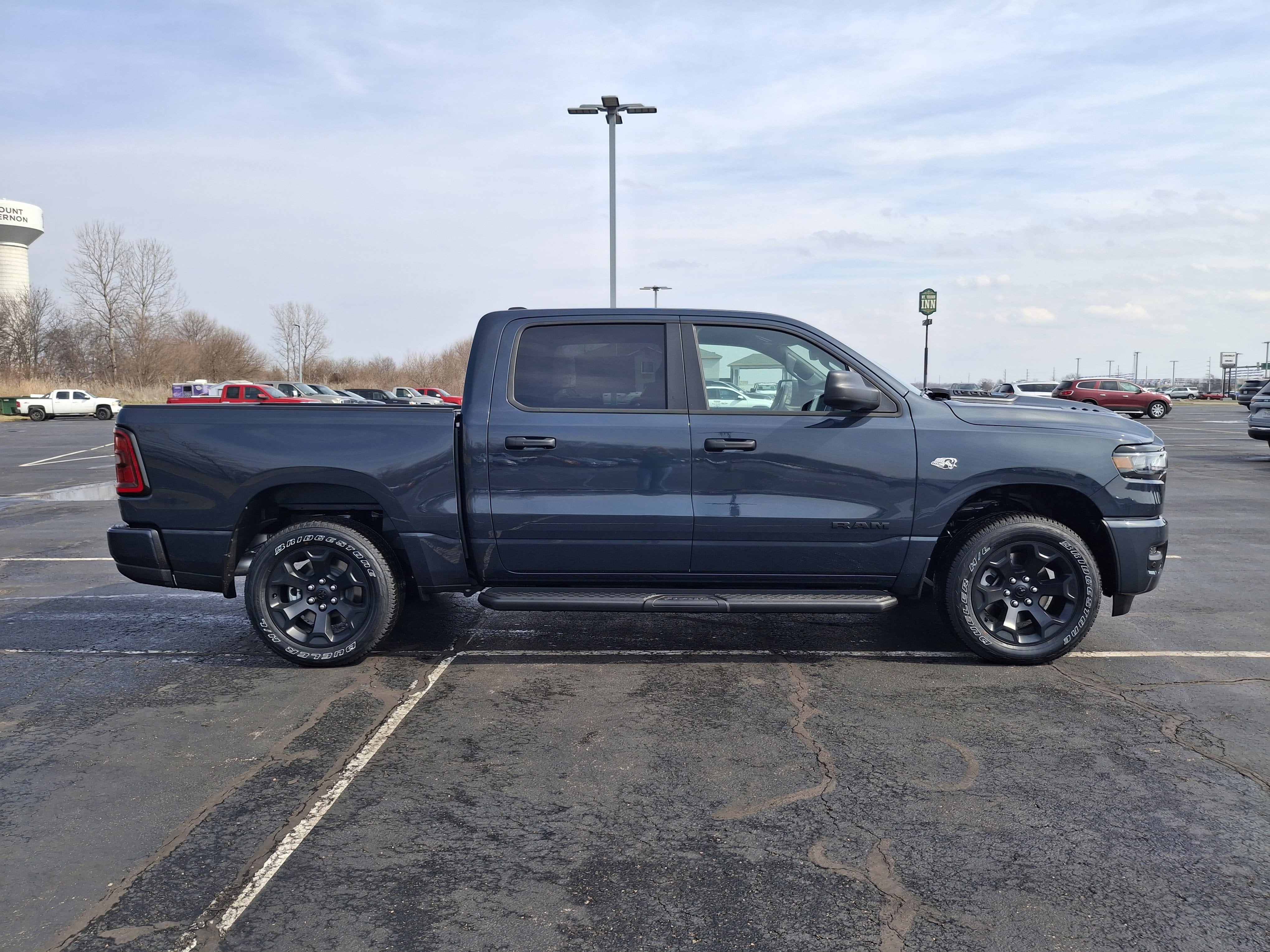 2026 RAM 1500 Express 4x4 Crew Cab 5'7 Box