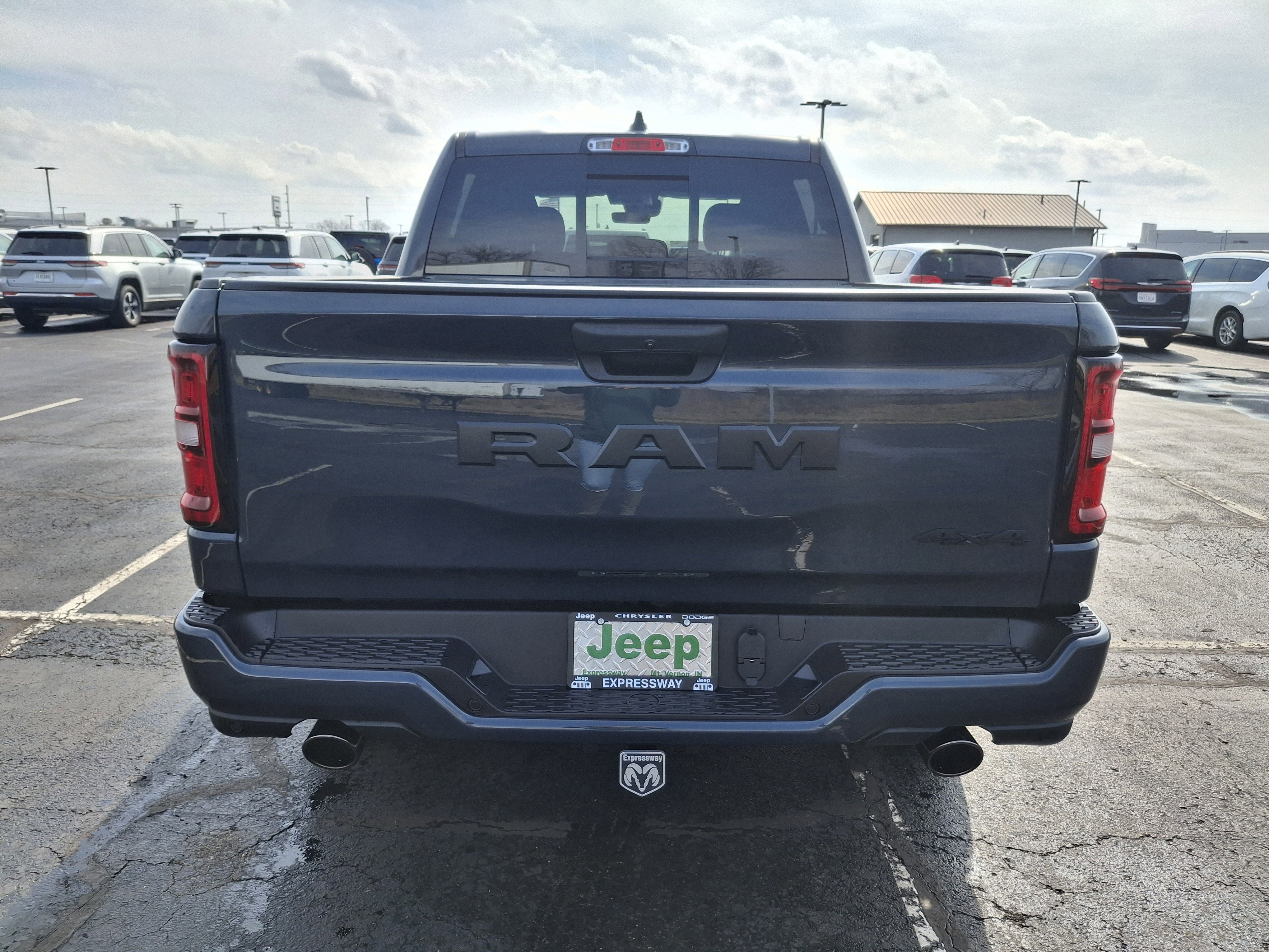 2026 RAM 1500 Express 4x4 Crew Cab 5'7 Box