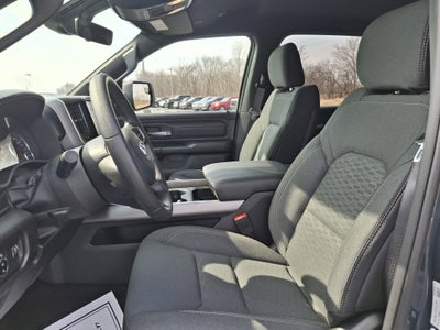 2026 RAM 1500 Express 4x4 Crew Cab 5'7 Box