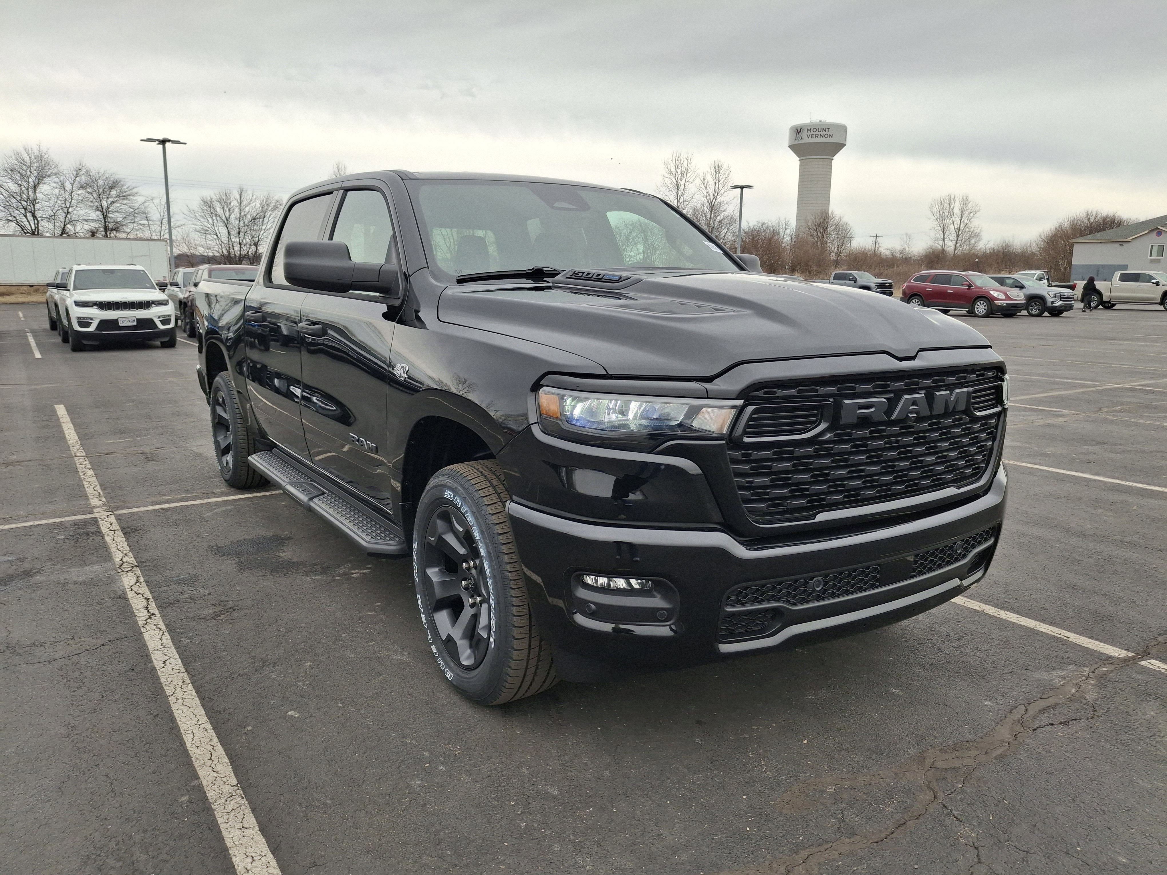 2026 RAM 1500 Express 4x4 Crew Cab 5'7 Box