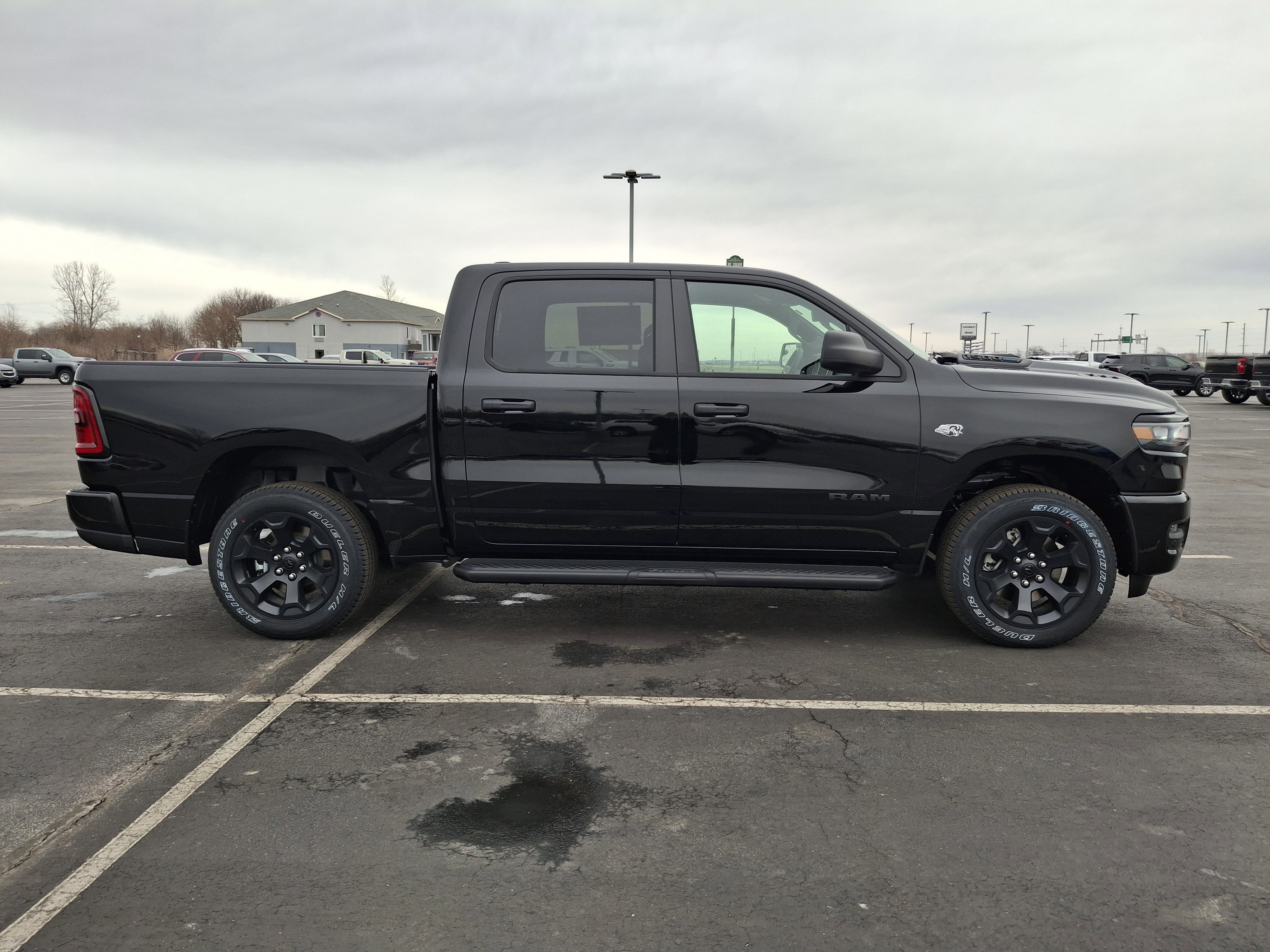2026 RAM 1500 Express 4x4 Crew Cab 5'7 Box