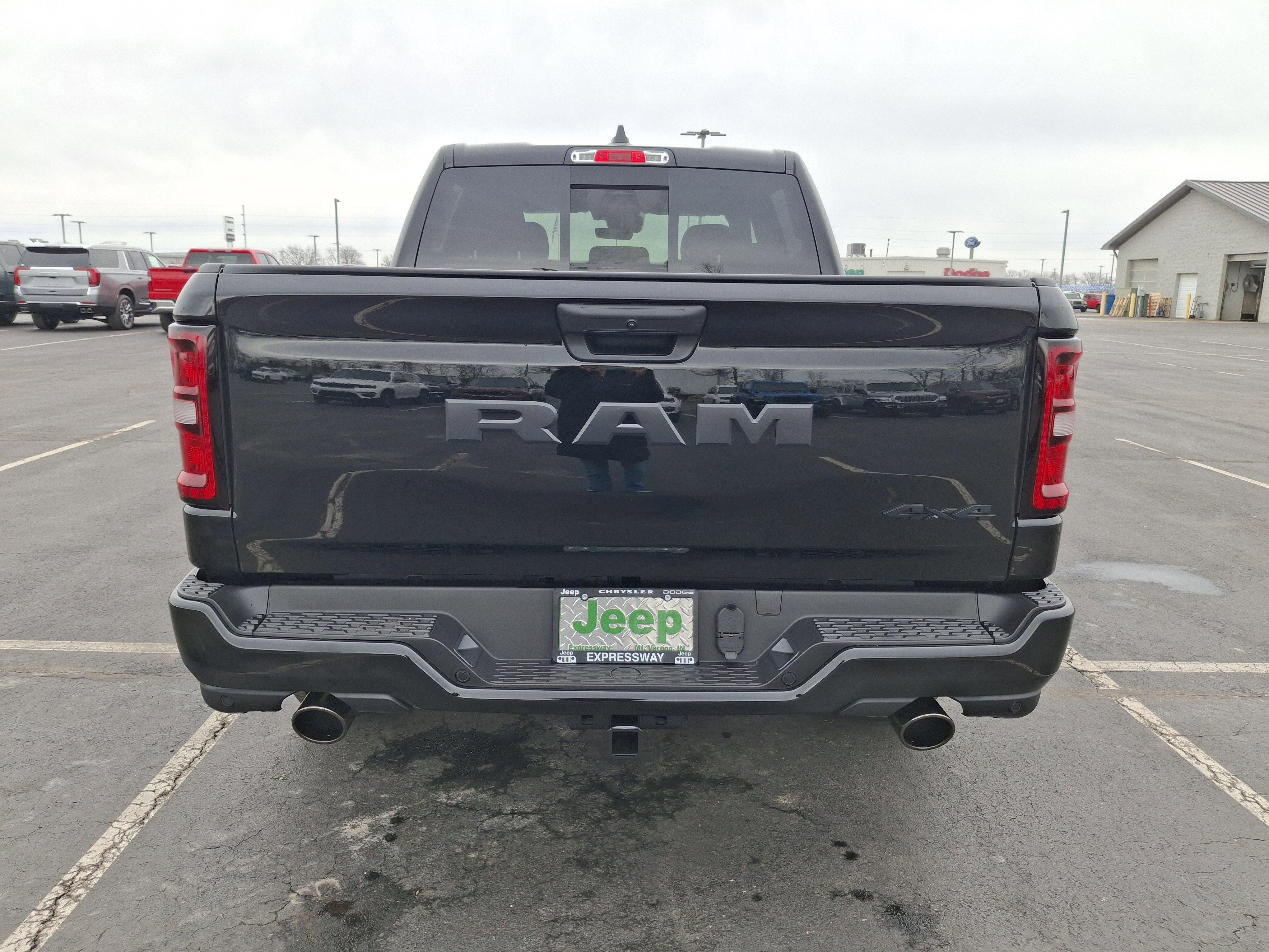 2026 RAM 1500 Express 4x4 Crew Cab 5'7 Box