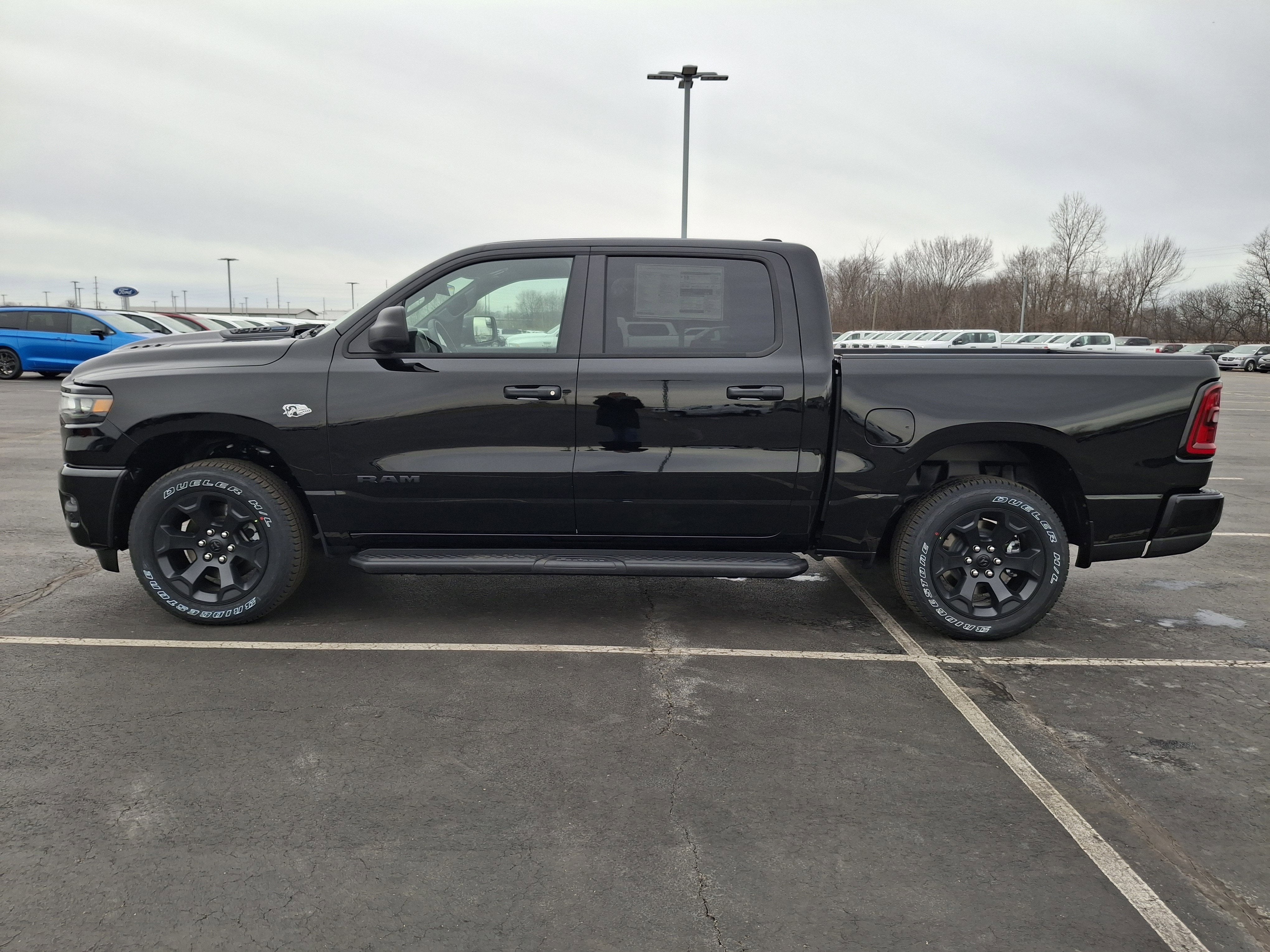 2026 RAM 1500 Express 4x4 Crew Cab 5'7 Box