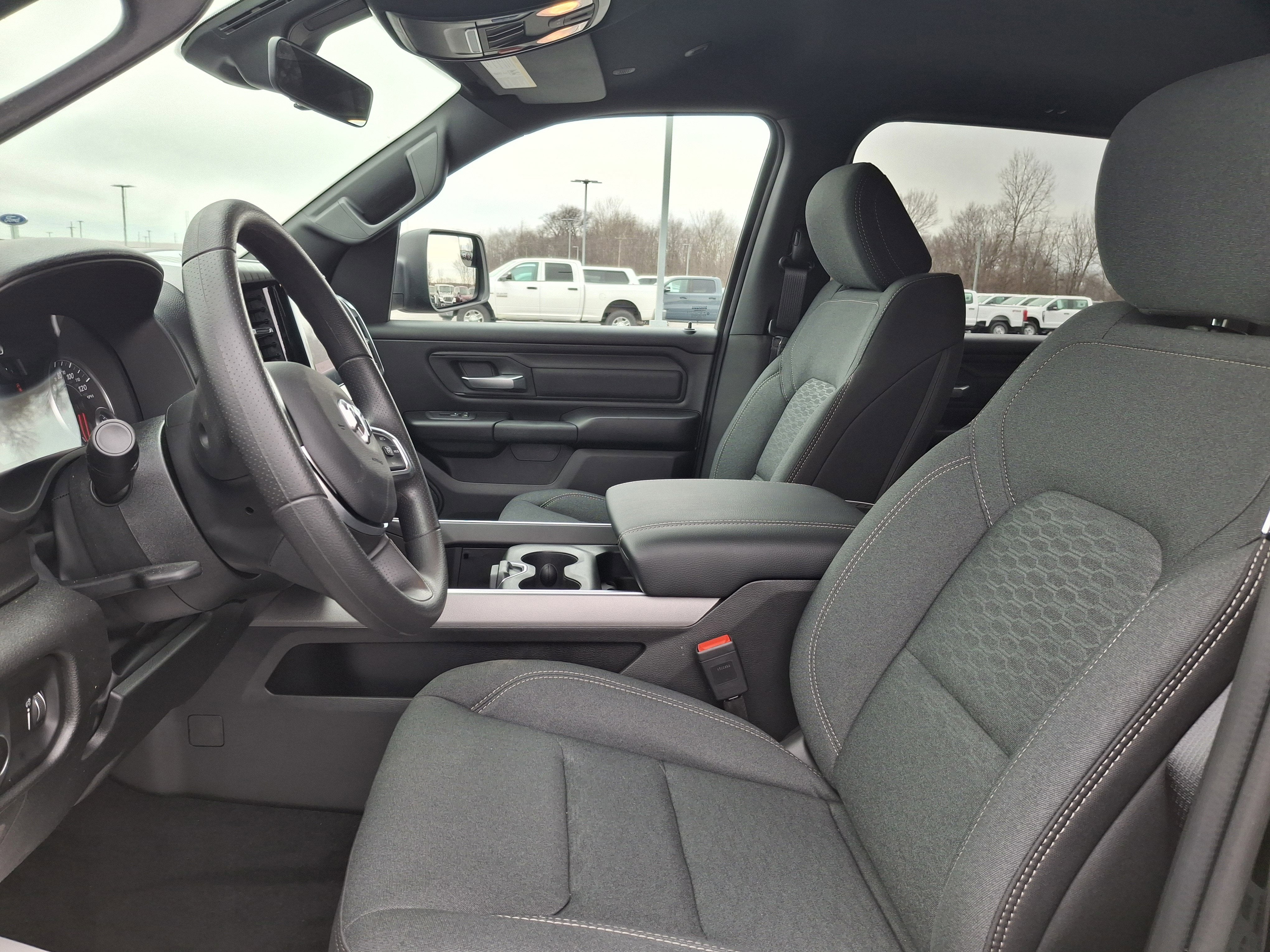 2026 RAM 1500 Express 4x4 Crew Cab 5'7 Box