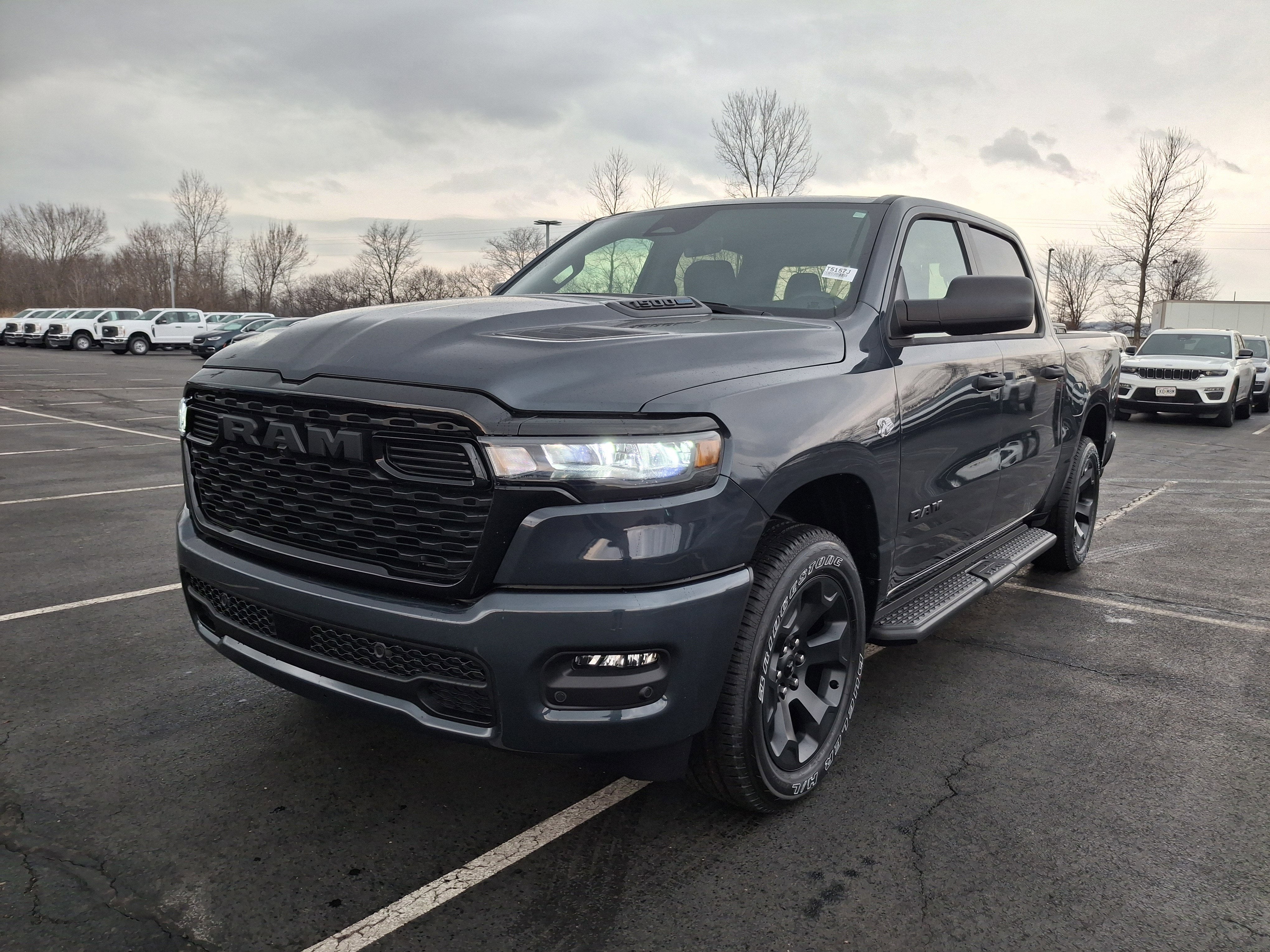 2026 RAM 1500 Express 4x4 Crew Cab 5'7 Box